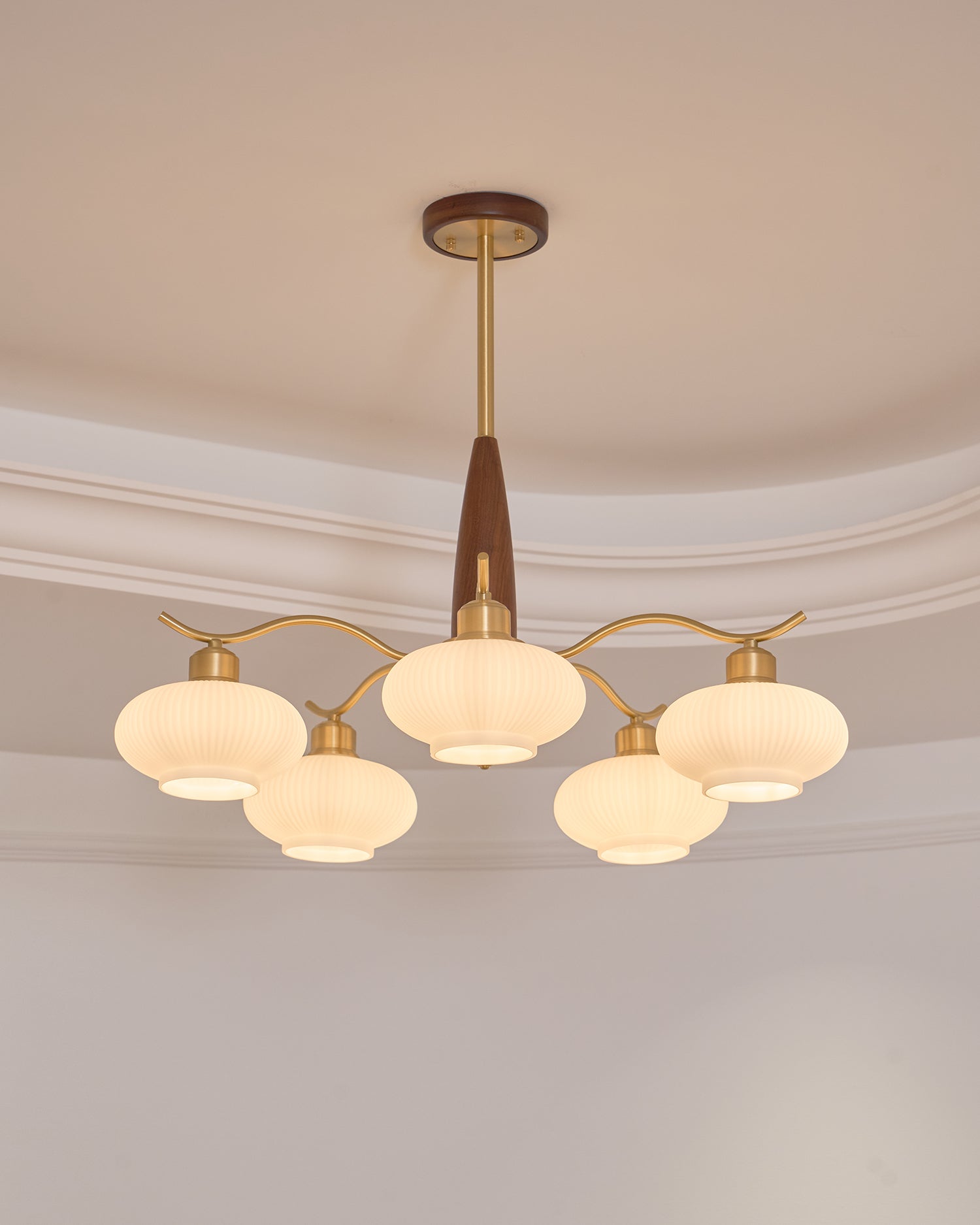 Cavien Messing Walnuss Kronleuchter-Letslighting