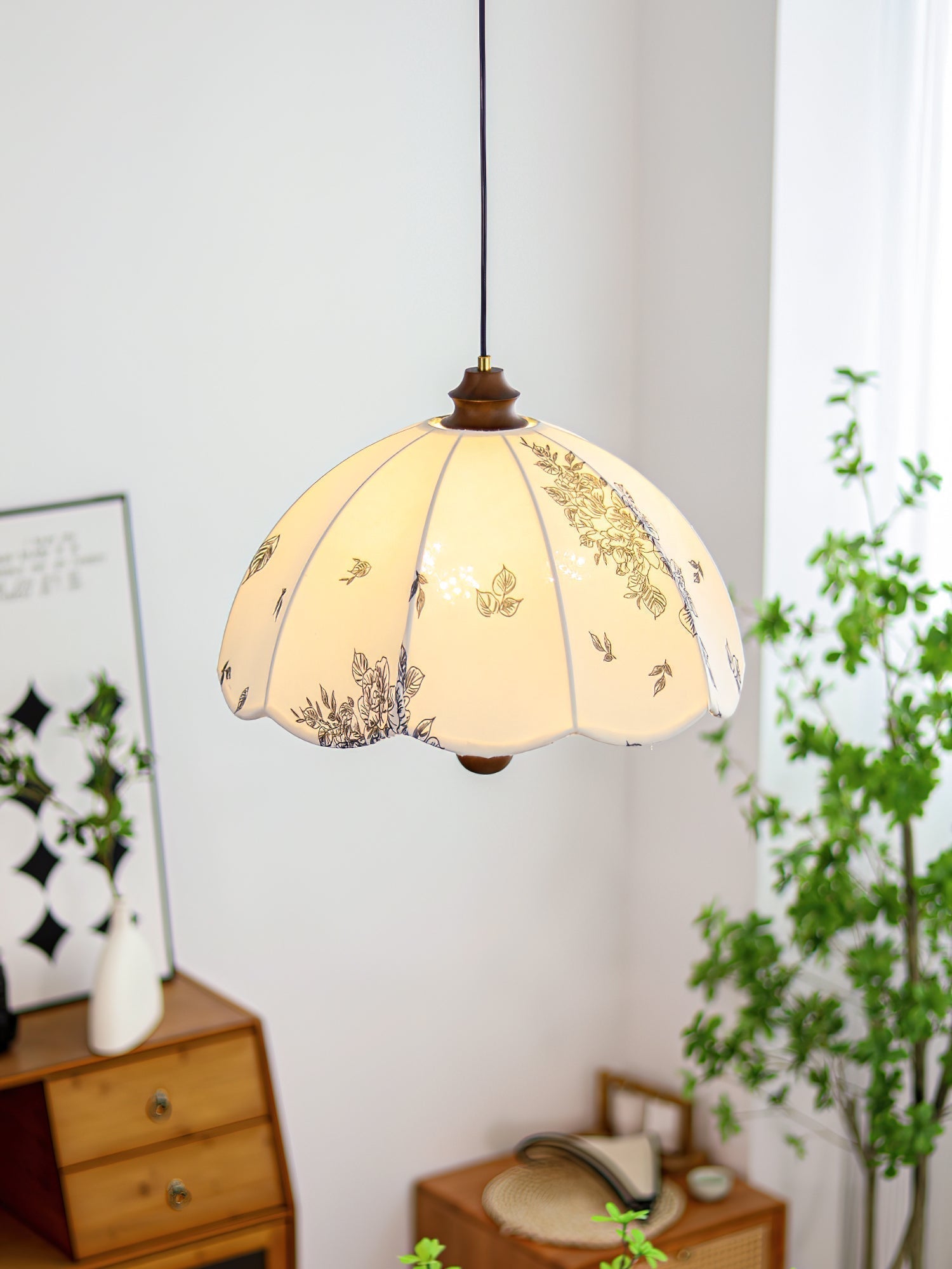 Vevenir Petal Whisper Pendelleuchte aus Holz und Stoff-Letslighting