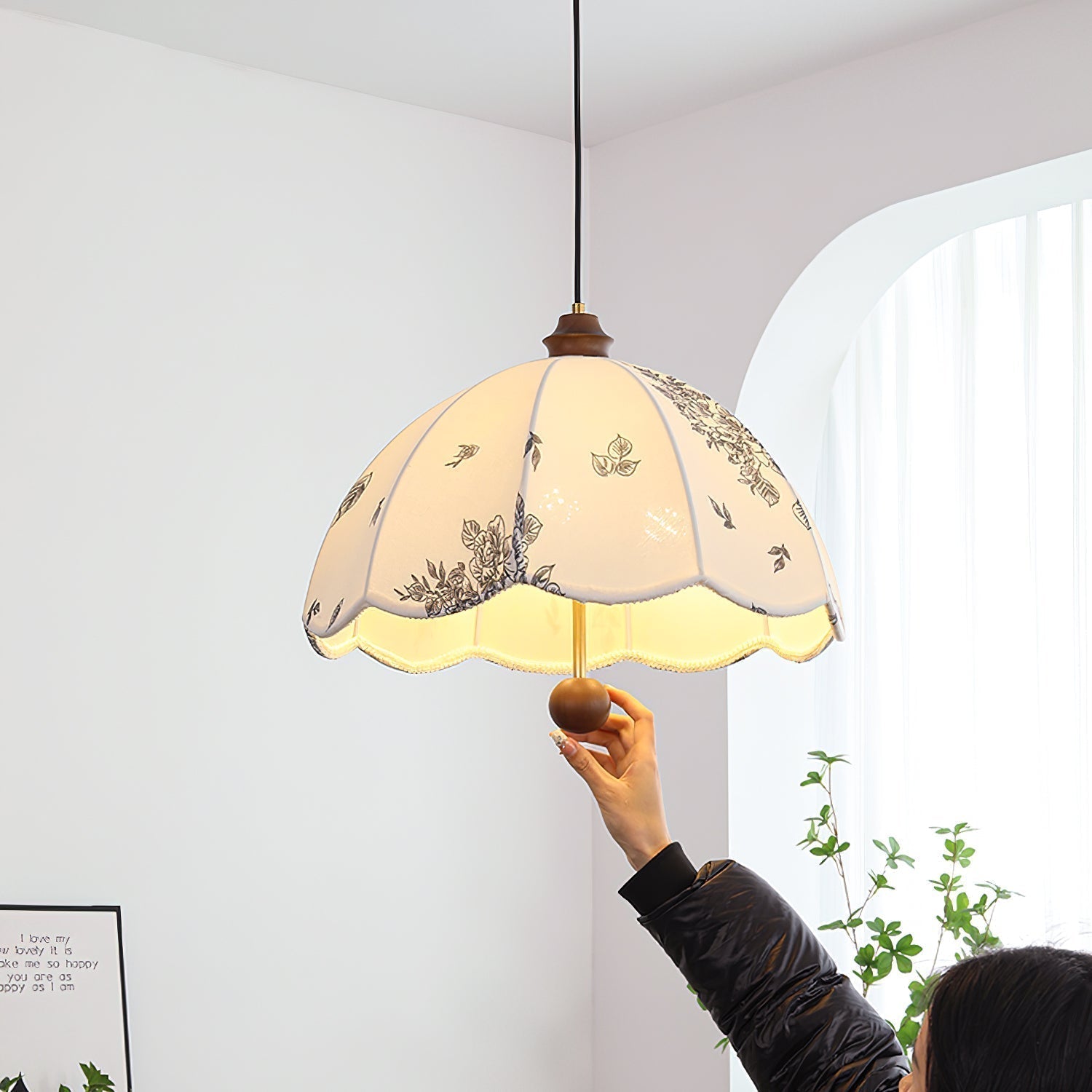 Vevenir Petal Whisper Pendelleuchte aus Holz und Stoff-Letslighting