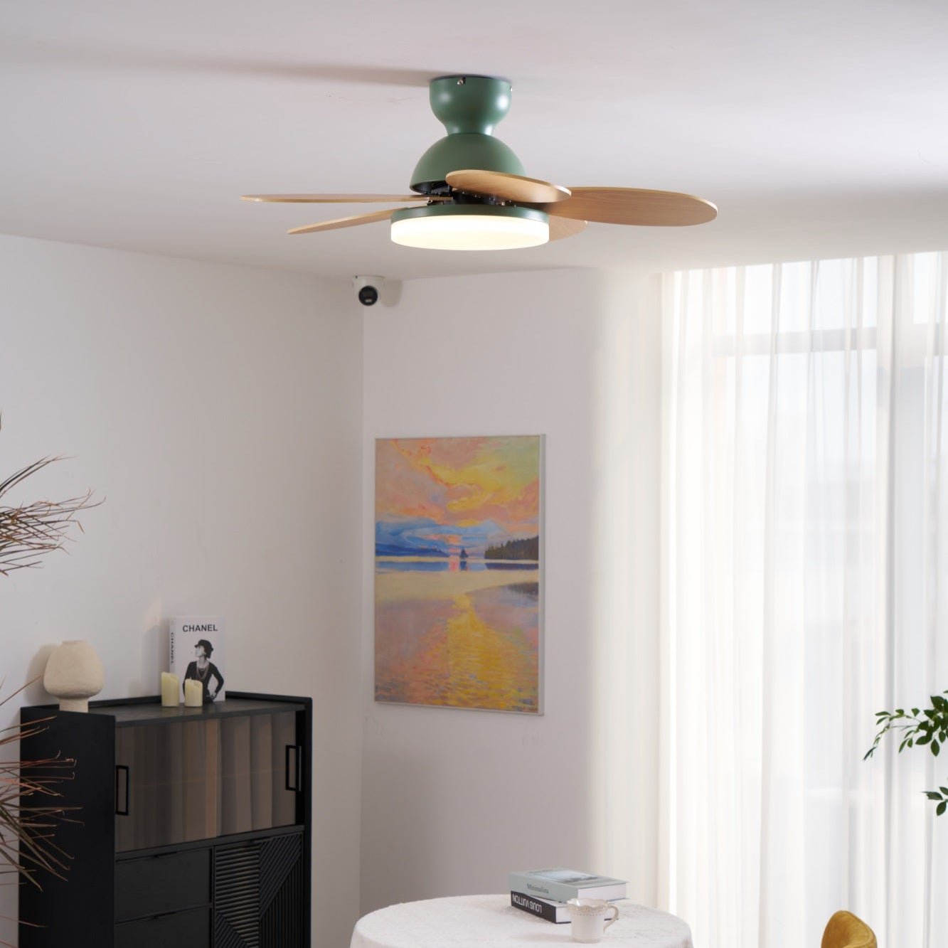 Liora Deckenventilator mit Beleuchtung für Kinderzimmer, zeigt Rückwärtslauf zum Wärmen