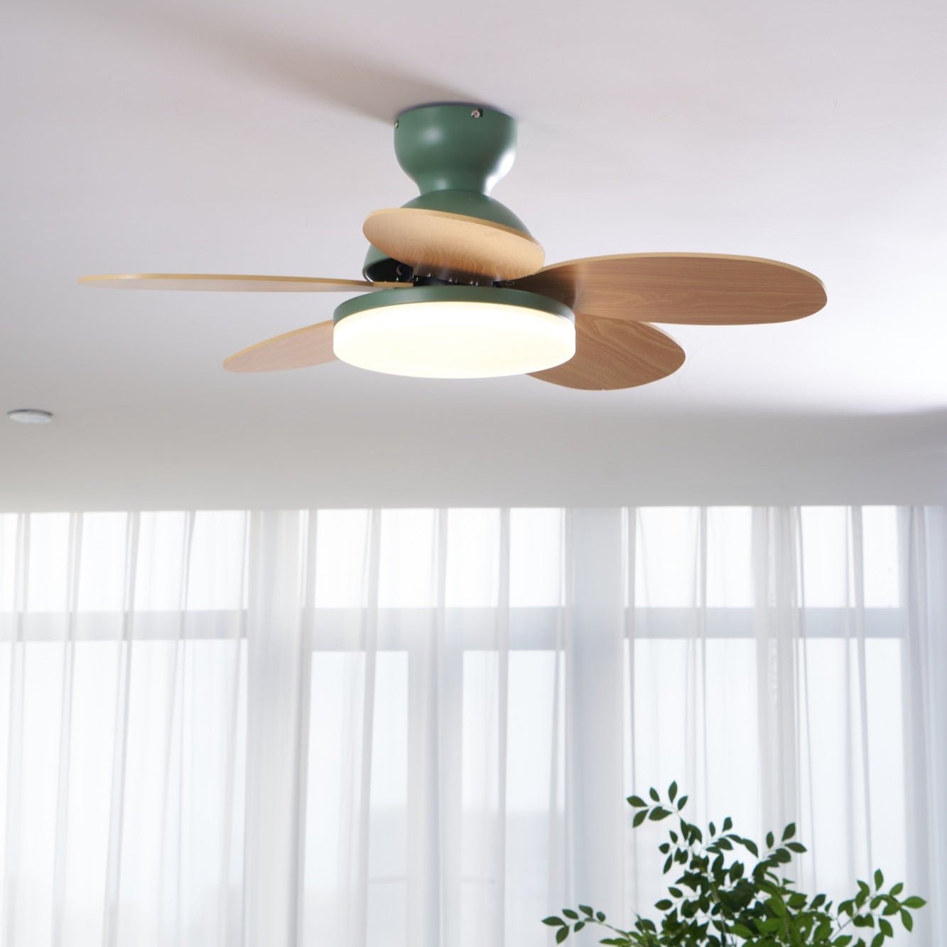 Liora Deckenventilator mit Beleuchtung in Gehäuseausführung Weiß