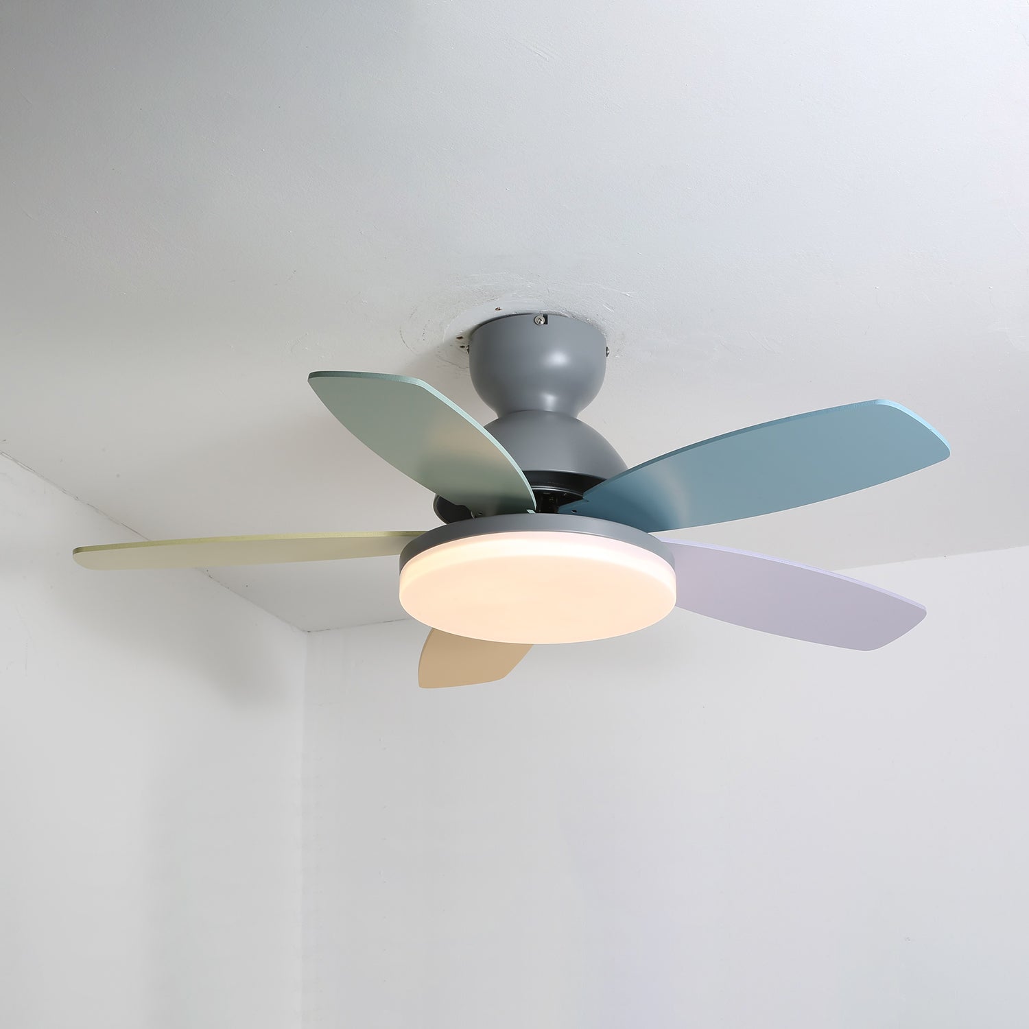 Liora Bunter Glas-Deckenventilator mit Beleuchtung für Kinderzimmer