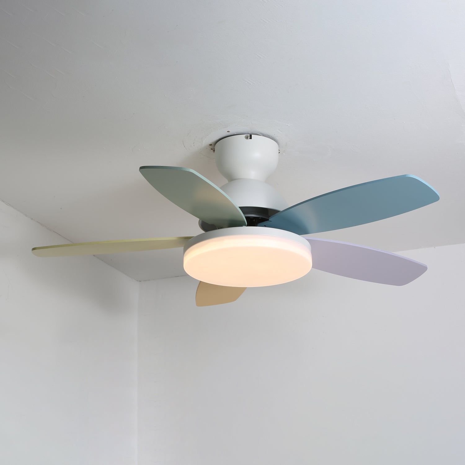 Liora Bunter Glas-Deckenventilator mit Beleuchtung für Kinderzimmer