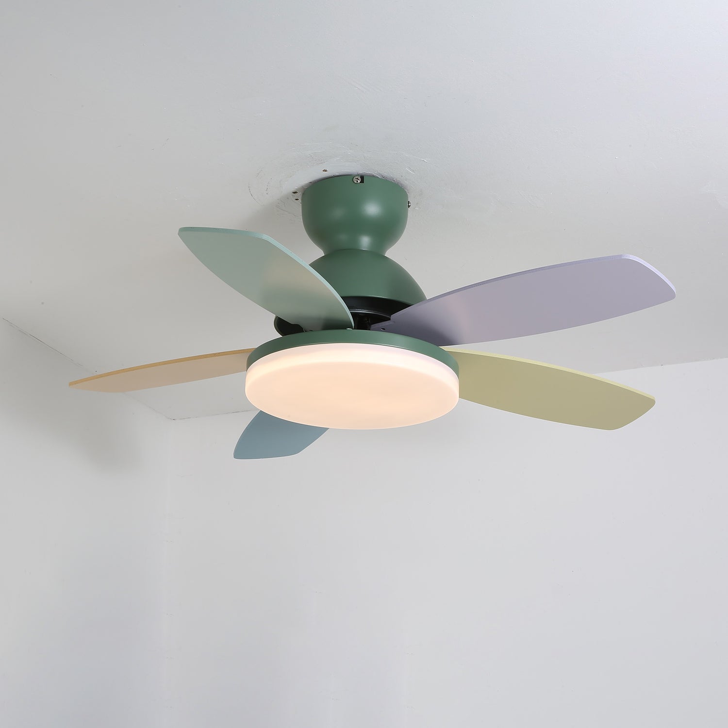Liora Bunter Glas-Deckenventilator mit Beleuchtung für Kinderzimmer