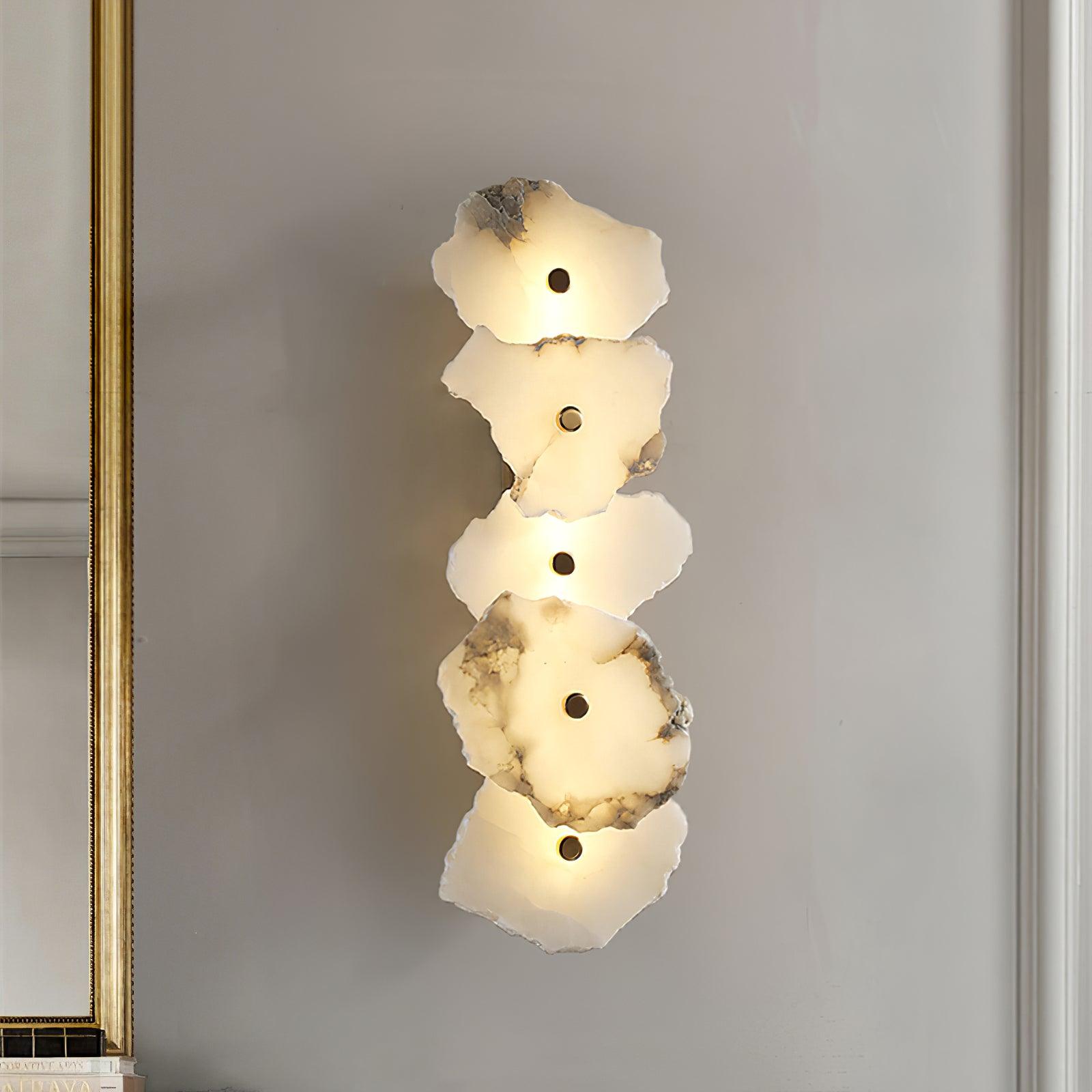 Cevra Alabaster-Blumen-Wandleuchte