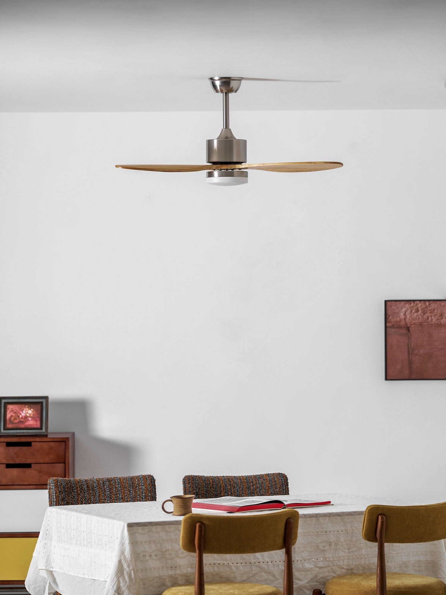 HushGlow Deckenventilatorleuchte mit Fernbedienung für 6-Stufen-Ventilator.