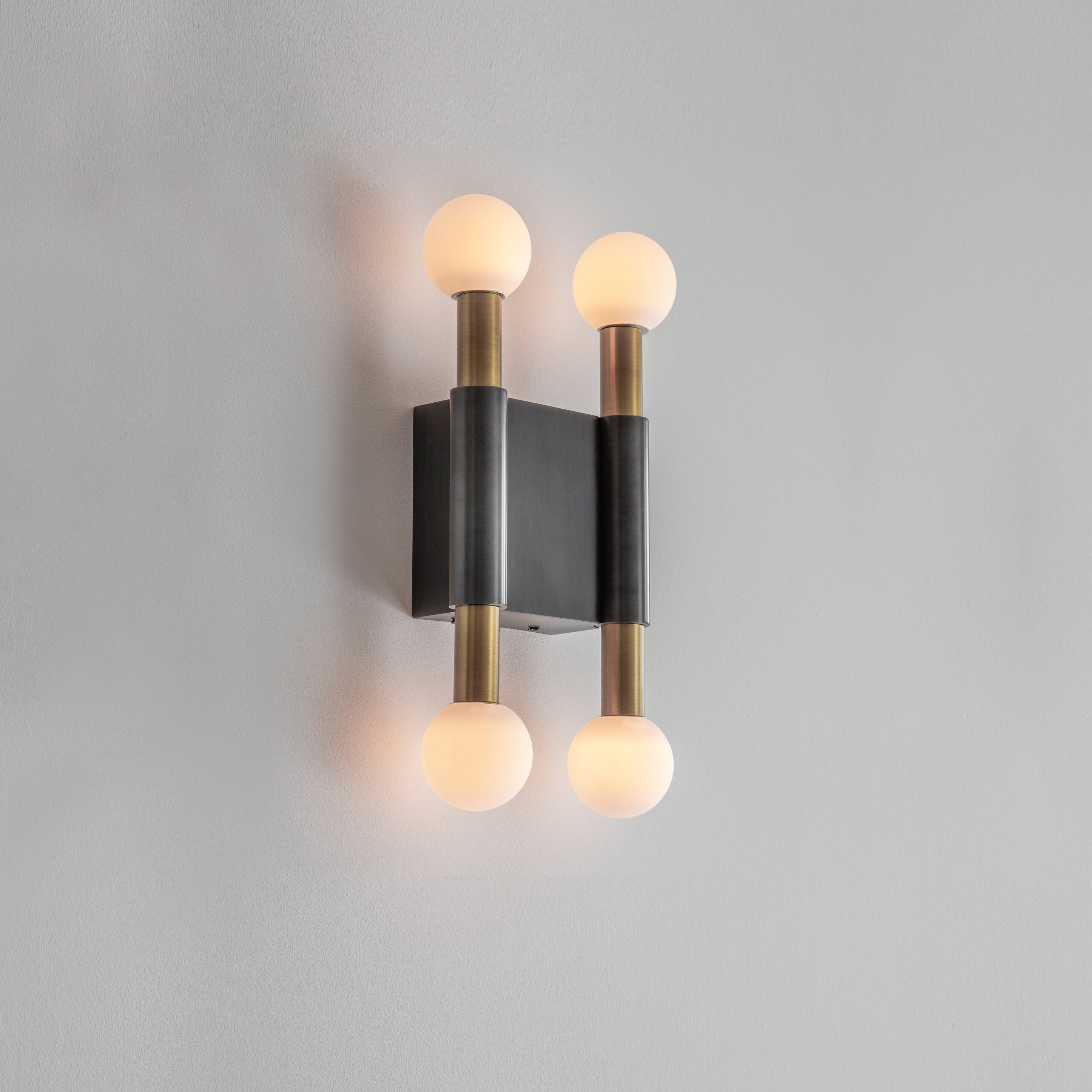 Vomaria Minimalistische Wandleuchte aus Messing-Letslighting