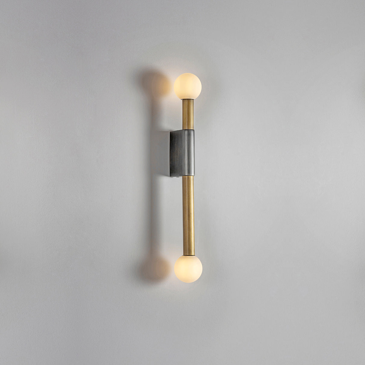 Vomaria Minimalistische Wandleuchte aus Messing-Letslighting