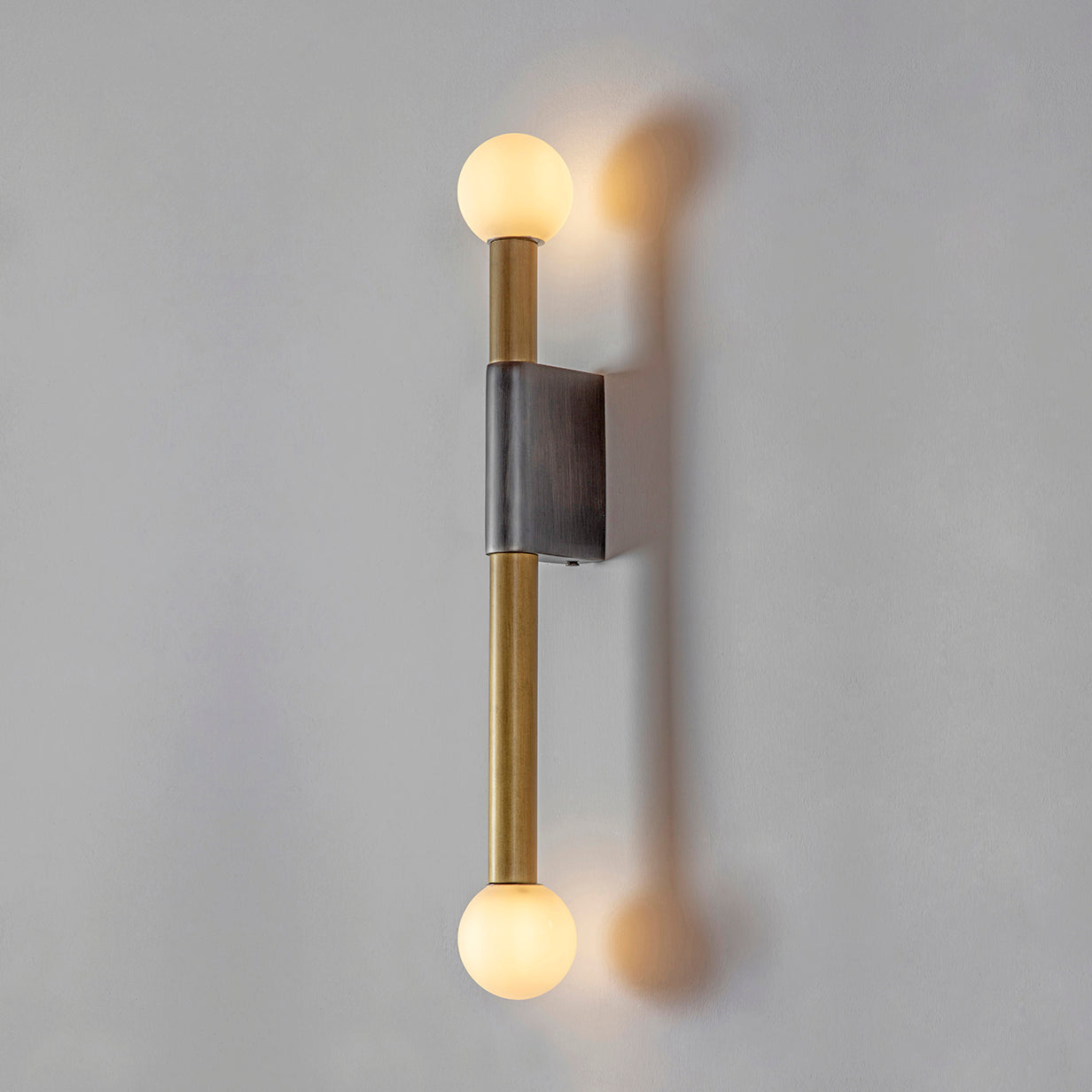Vomaria Minimalistische Wandleuchte aus Messing-Letslighting