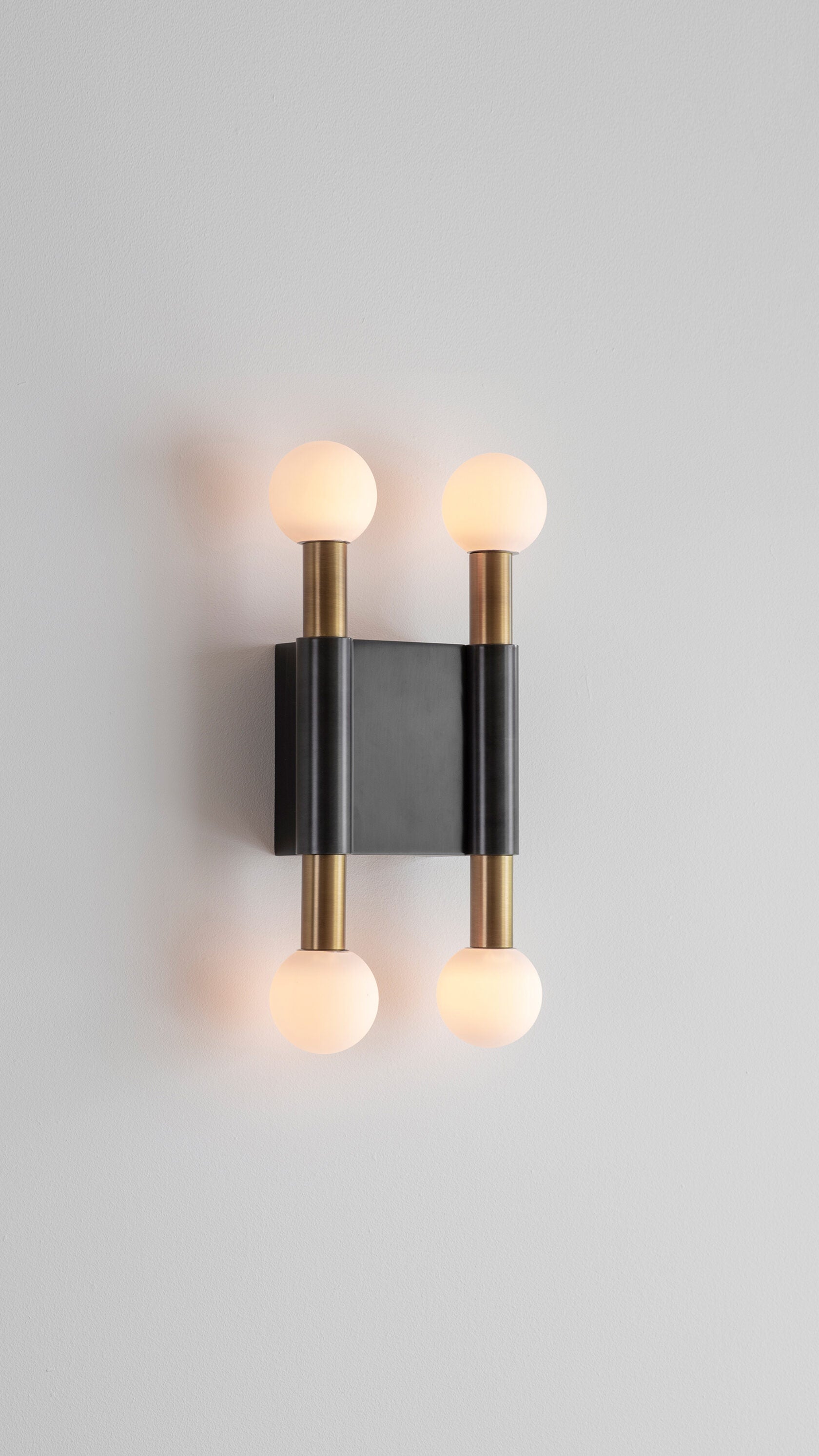 Vomaria Minimalistische Wandleuchte aus Messing-Letslighting