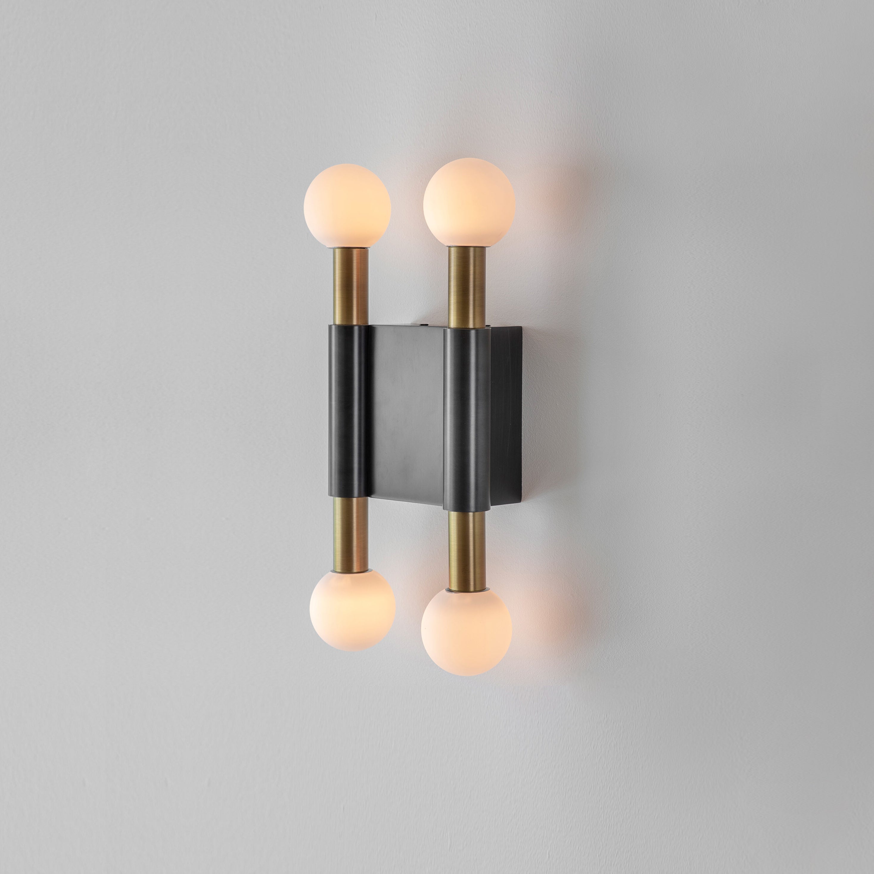 Vomaria Minimalistische Wandleuchte aus Messing-Letslighting