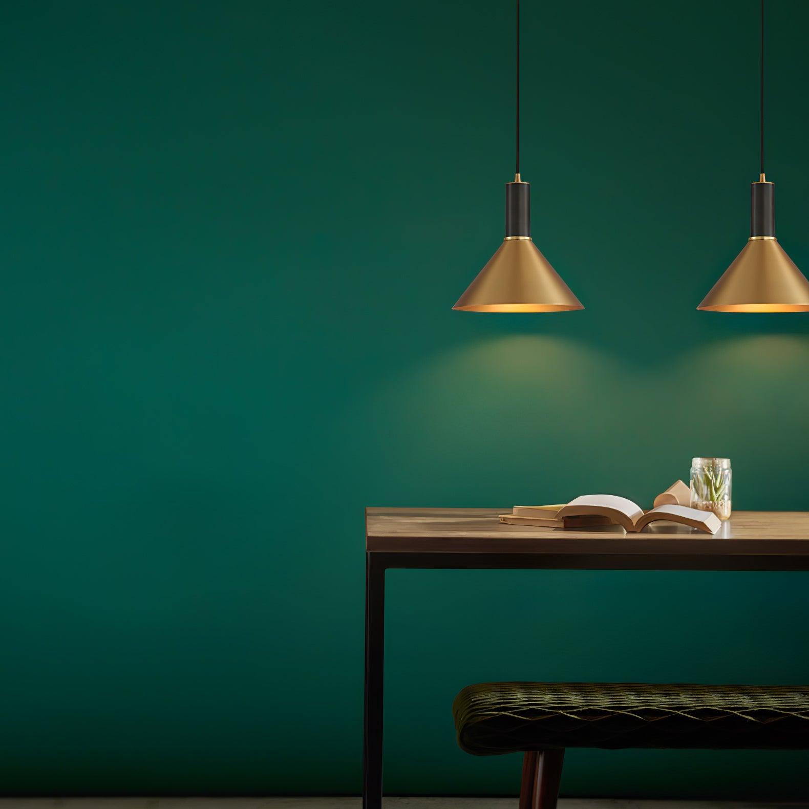 Orion Kegelförmige Pendelleuchte aus Messing-Letslighting