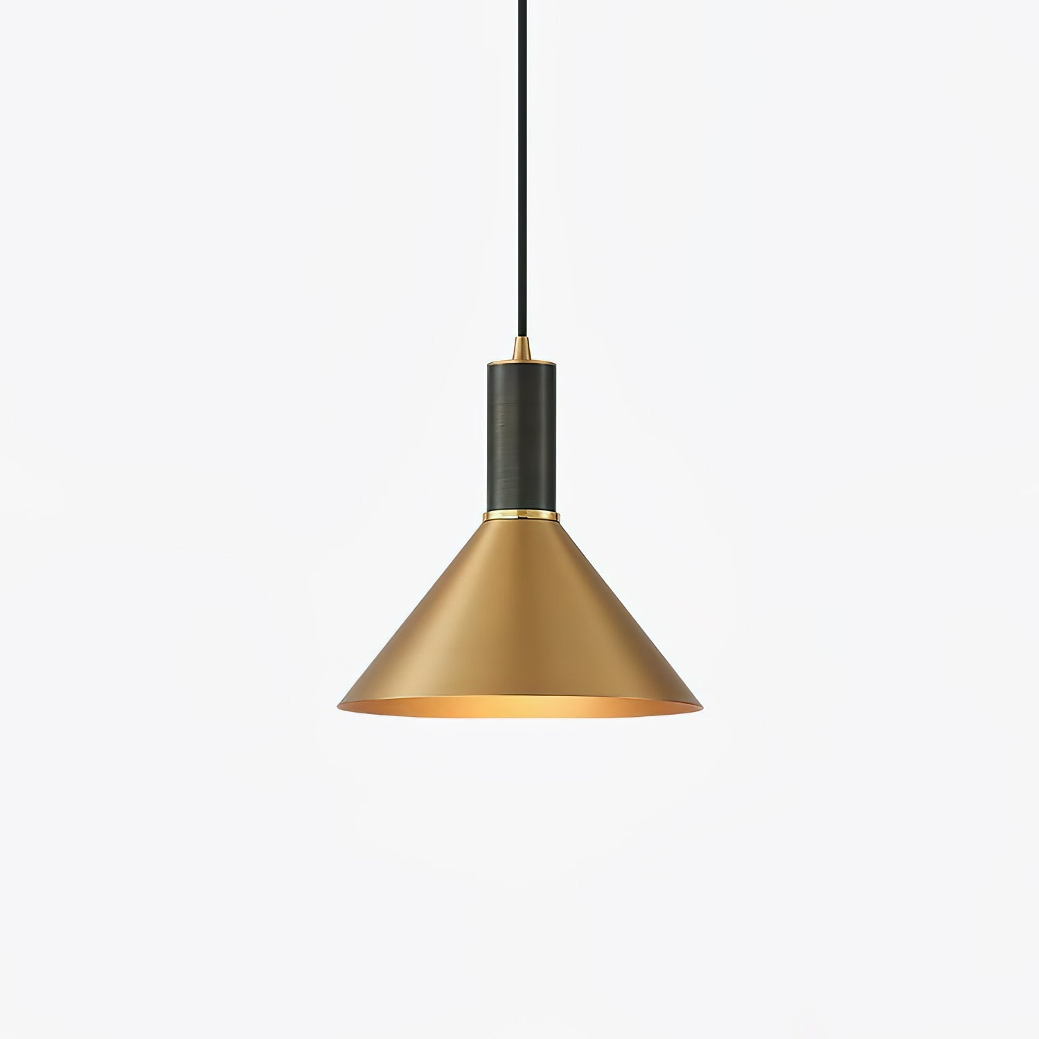 Orion Kegelförmige Pendelleuchte aus Messing-Letslighting