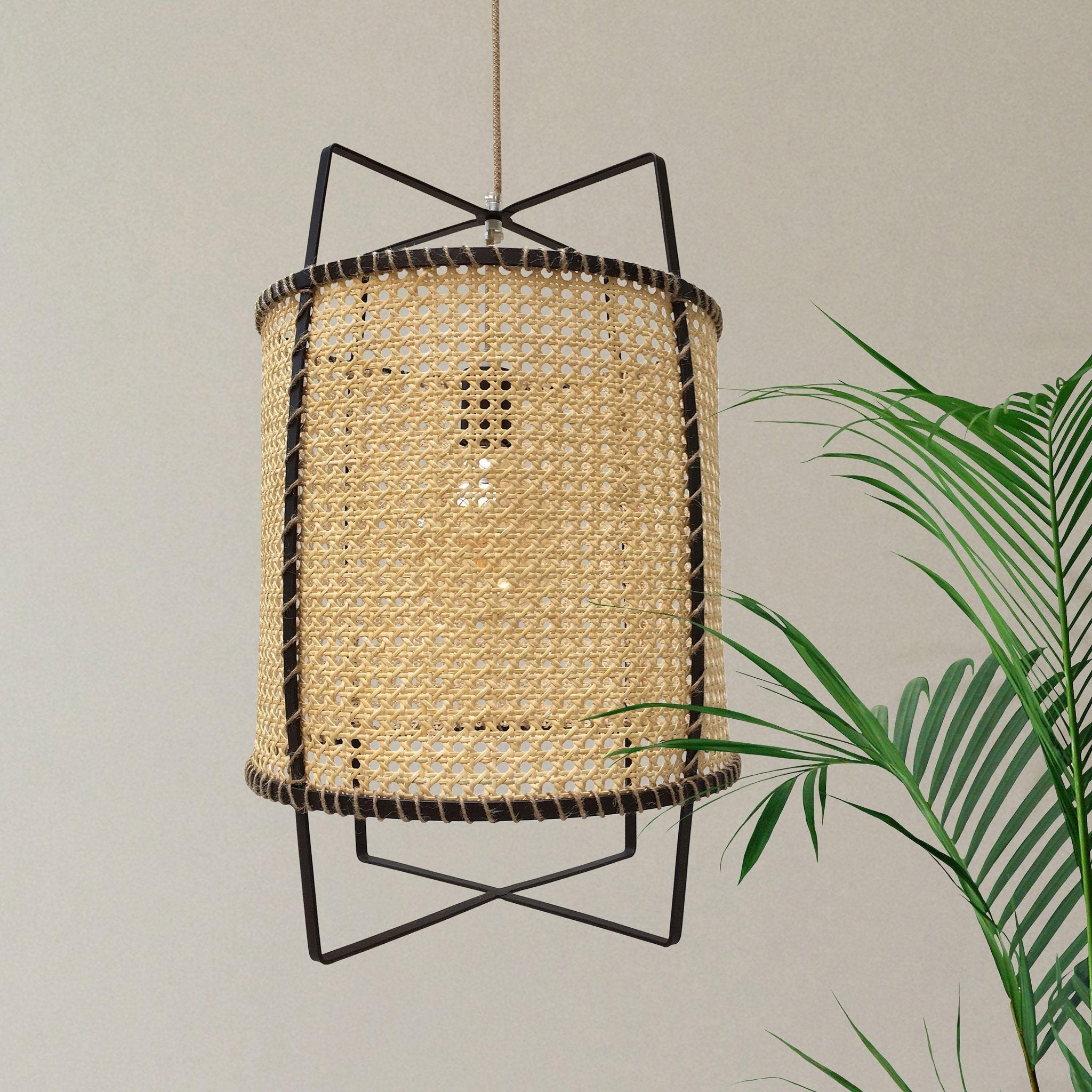Solara Pendelleuchte Rattan Geflecht Rahmen Industrie-Letslighting