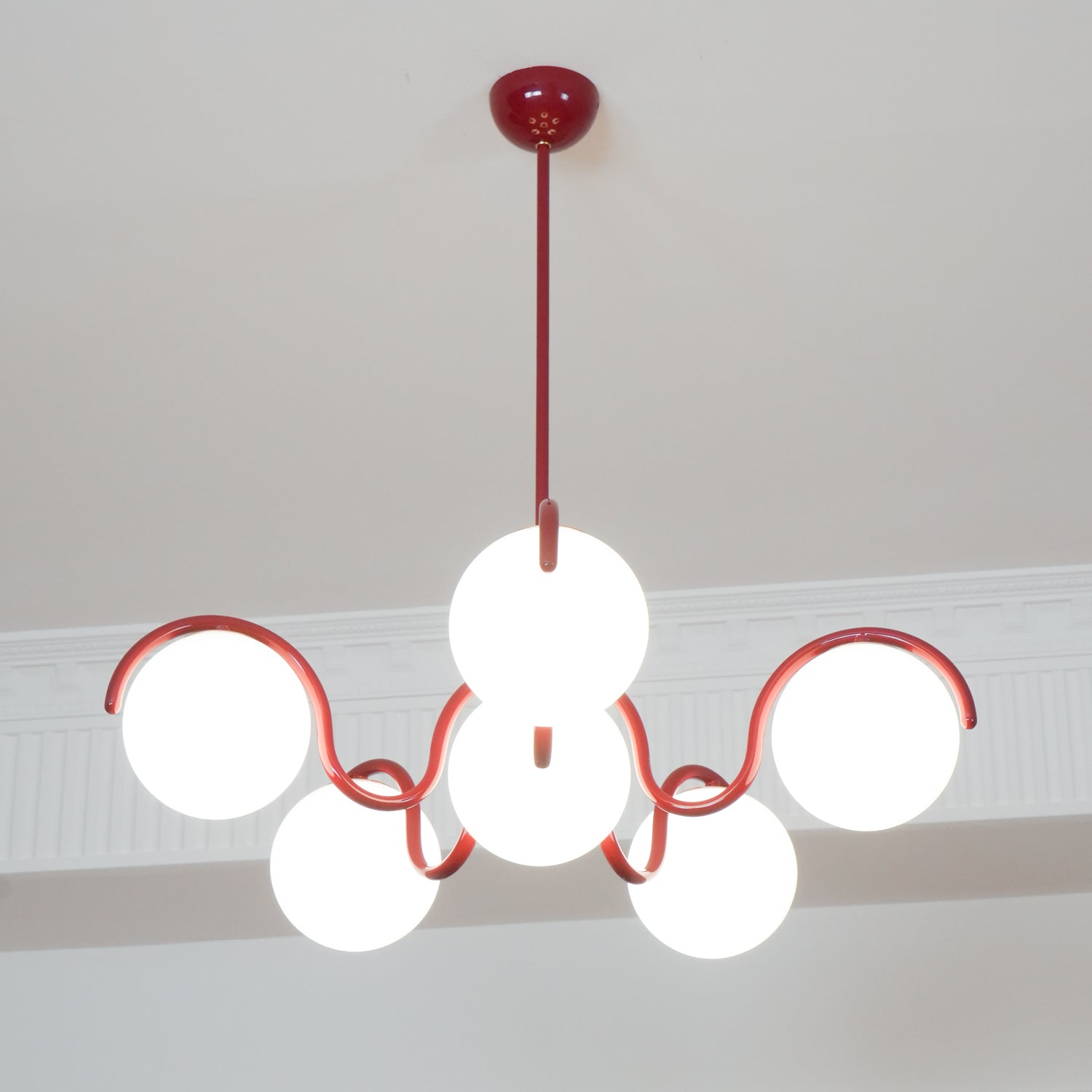 Wryn Geschwungener Linear-Kronleuchter