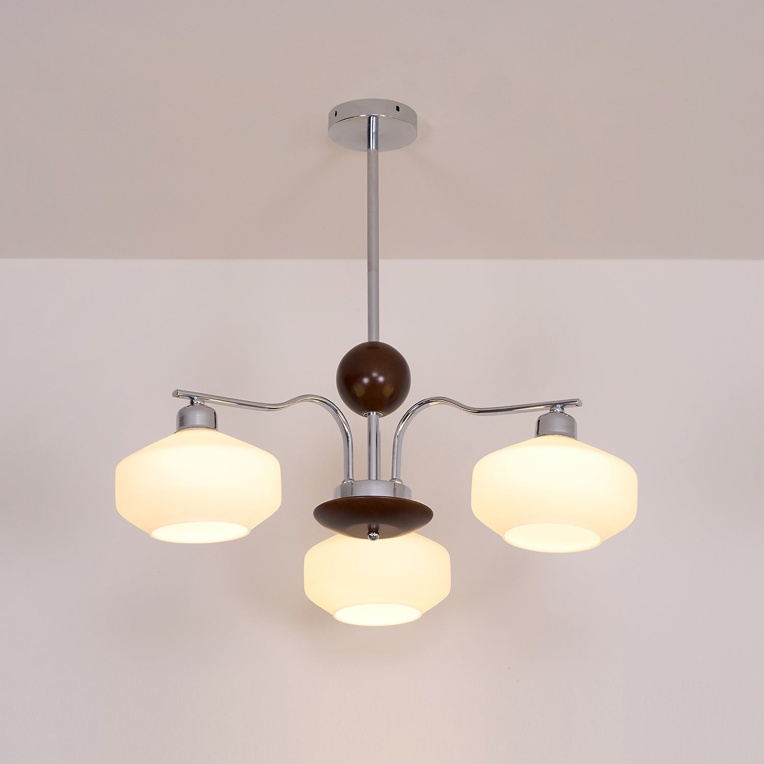 Luna Vintage Kronleuchter aus Glas und Nussbaum-Letslighting