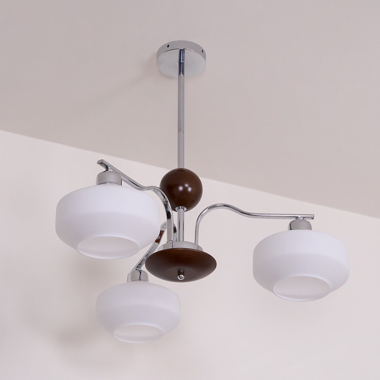 Luna Vintage Kronleuchter aus Glas und Nussbaum-Letslighting