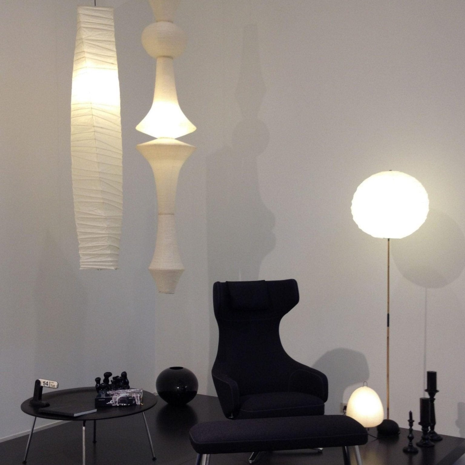 Faye Vertikale Pendelleuchte mit skulpturalem Design aus Papier