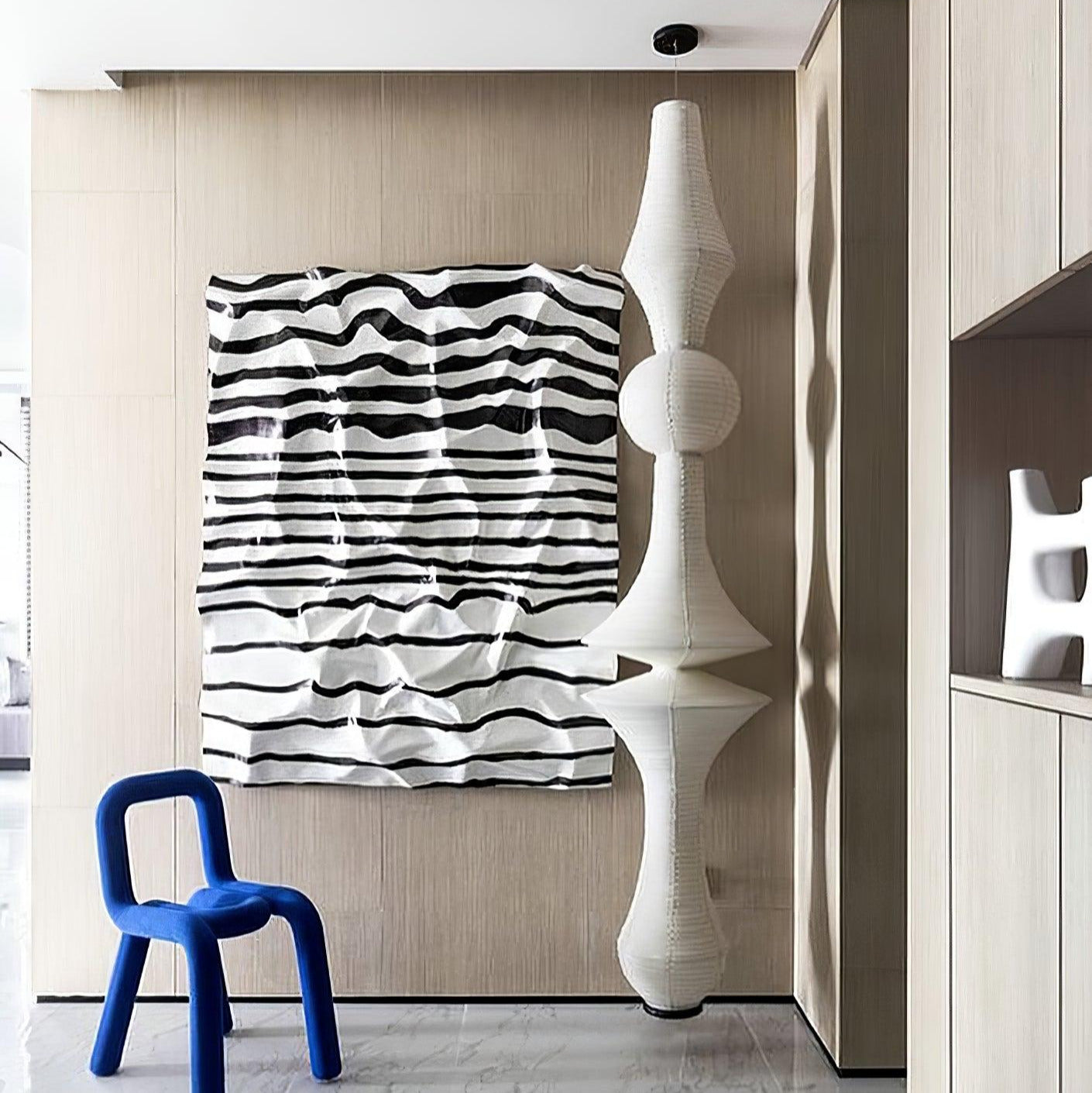 Faye Vertikale Pendelleuchte mit skulpturalem Design aus Papier