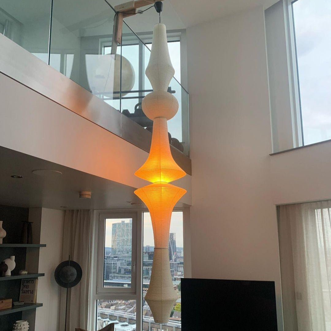 Faye Vertikale Pendelleuchte mit skulpturalem Design aus Papier