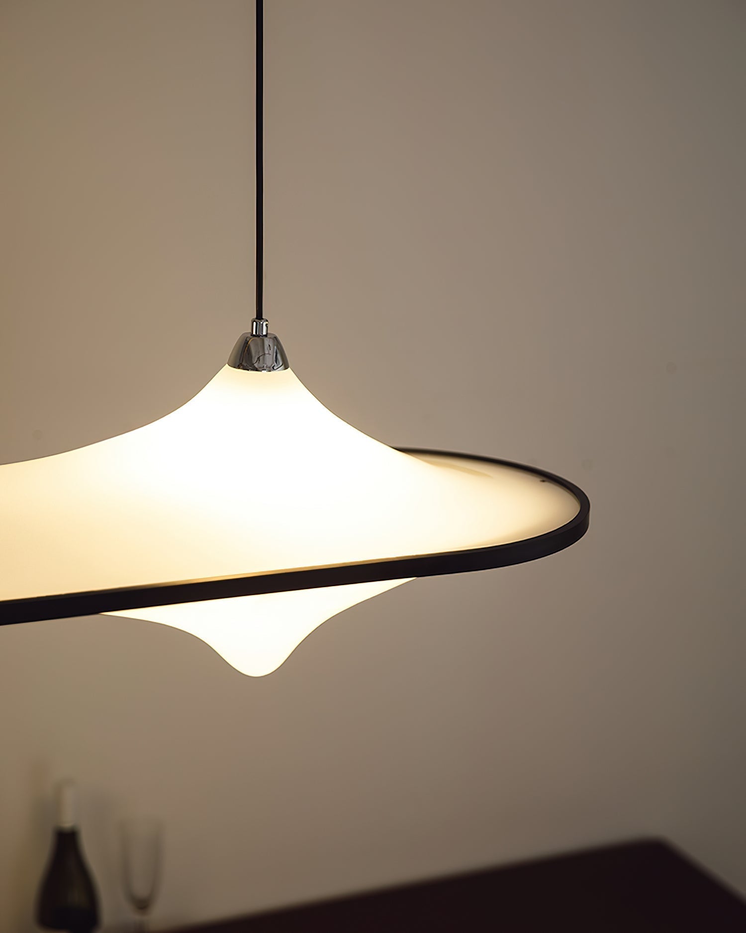 Nebulux Minimalistische Pendelleuchte aus Metall-Letslighting