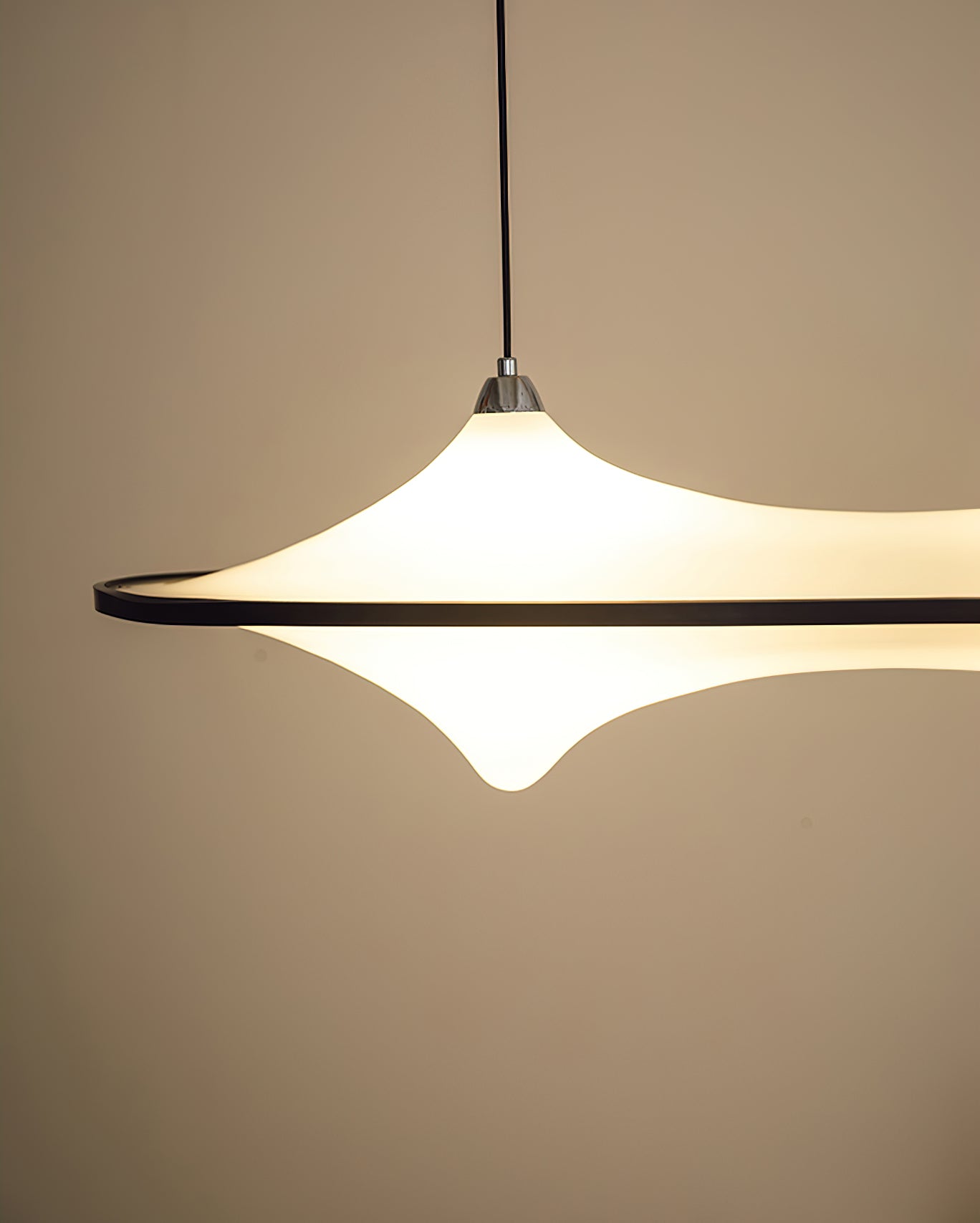Nebulux Minimalistische Pendelleuchte aus Metall-Letslighting
