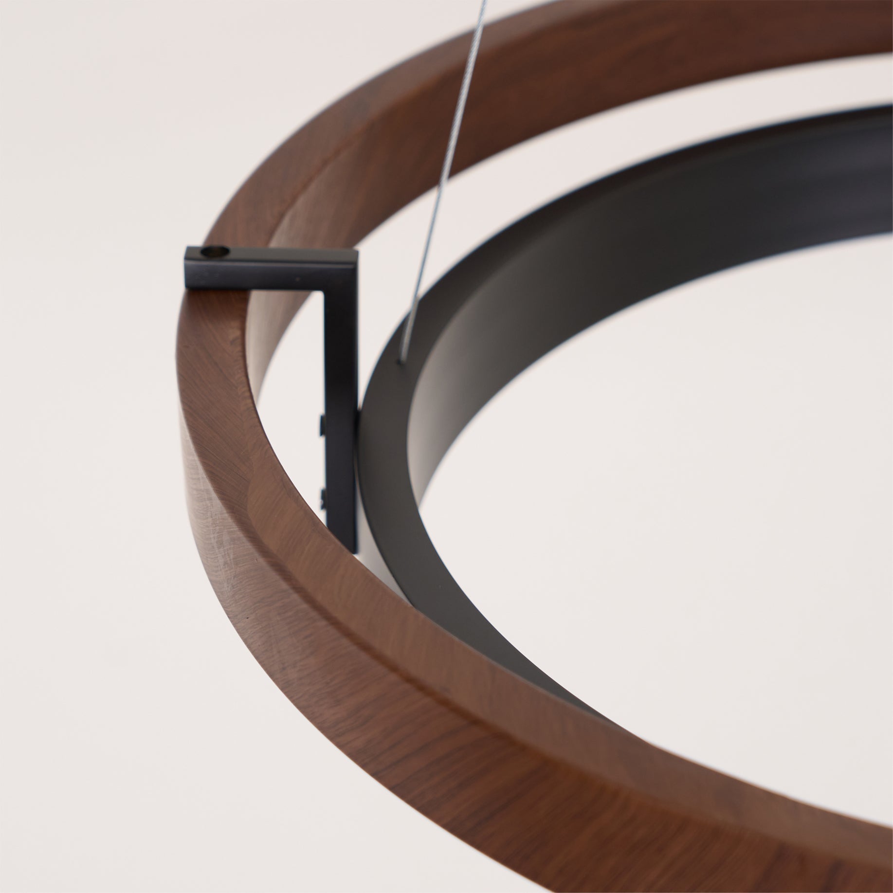 Acorn Ringförmiger Holzkronleuchter