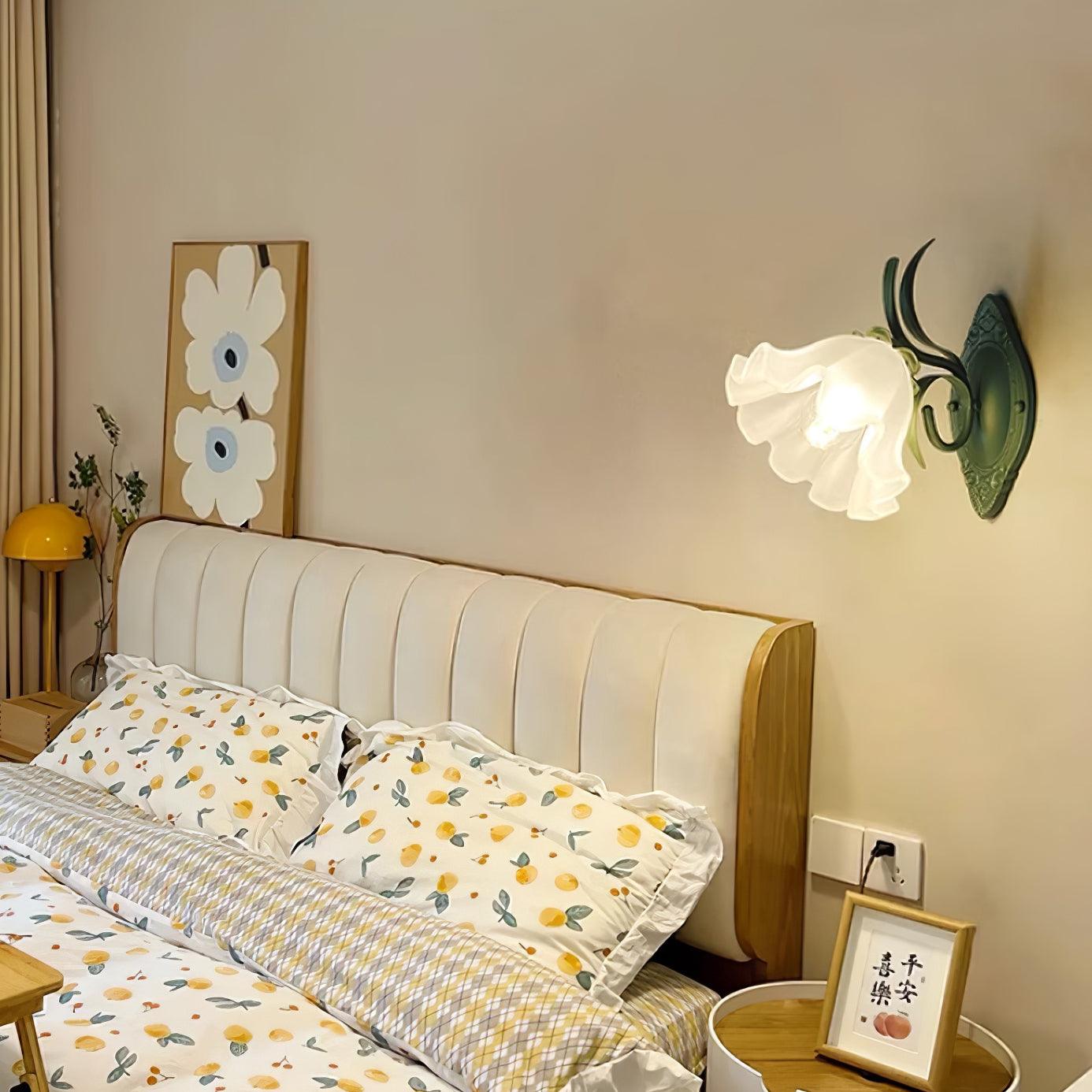 Tyler Vintage Wandleuchte aus Glas mit Blumenmuster-Letslighting