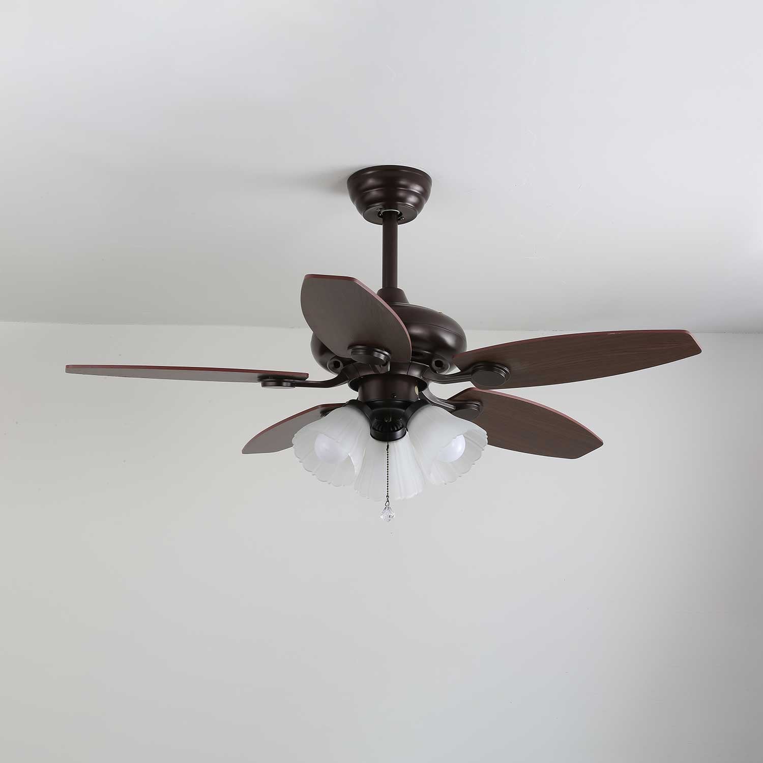Florence Vintage Deckenventilatorleuchte aus Holz und Glas, Lifestyle-Aufnahme