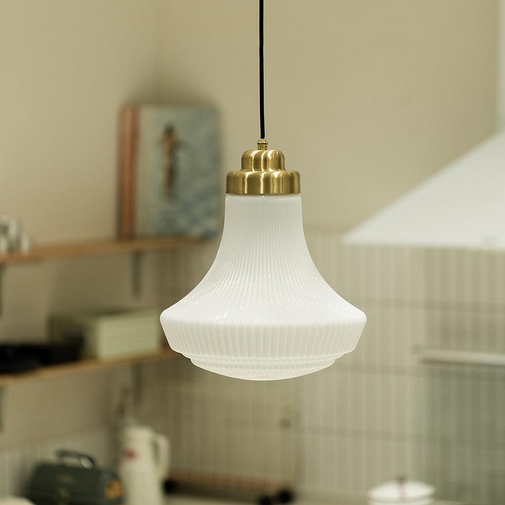 Solara Pendelleuchte Opalglas Rippen Glocke Messing Vintage-Letslighting