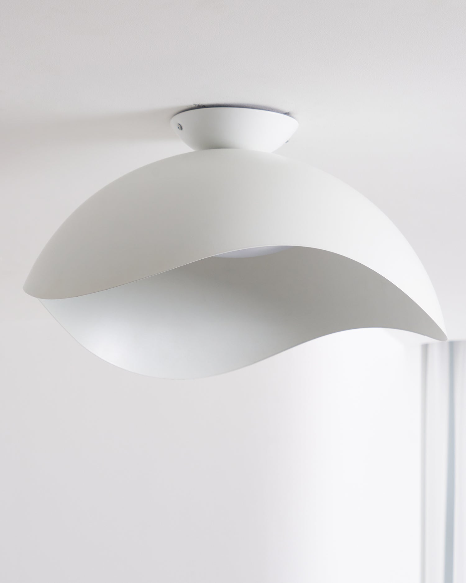 Serene Wave Ceiling Light - Blowlighting