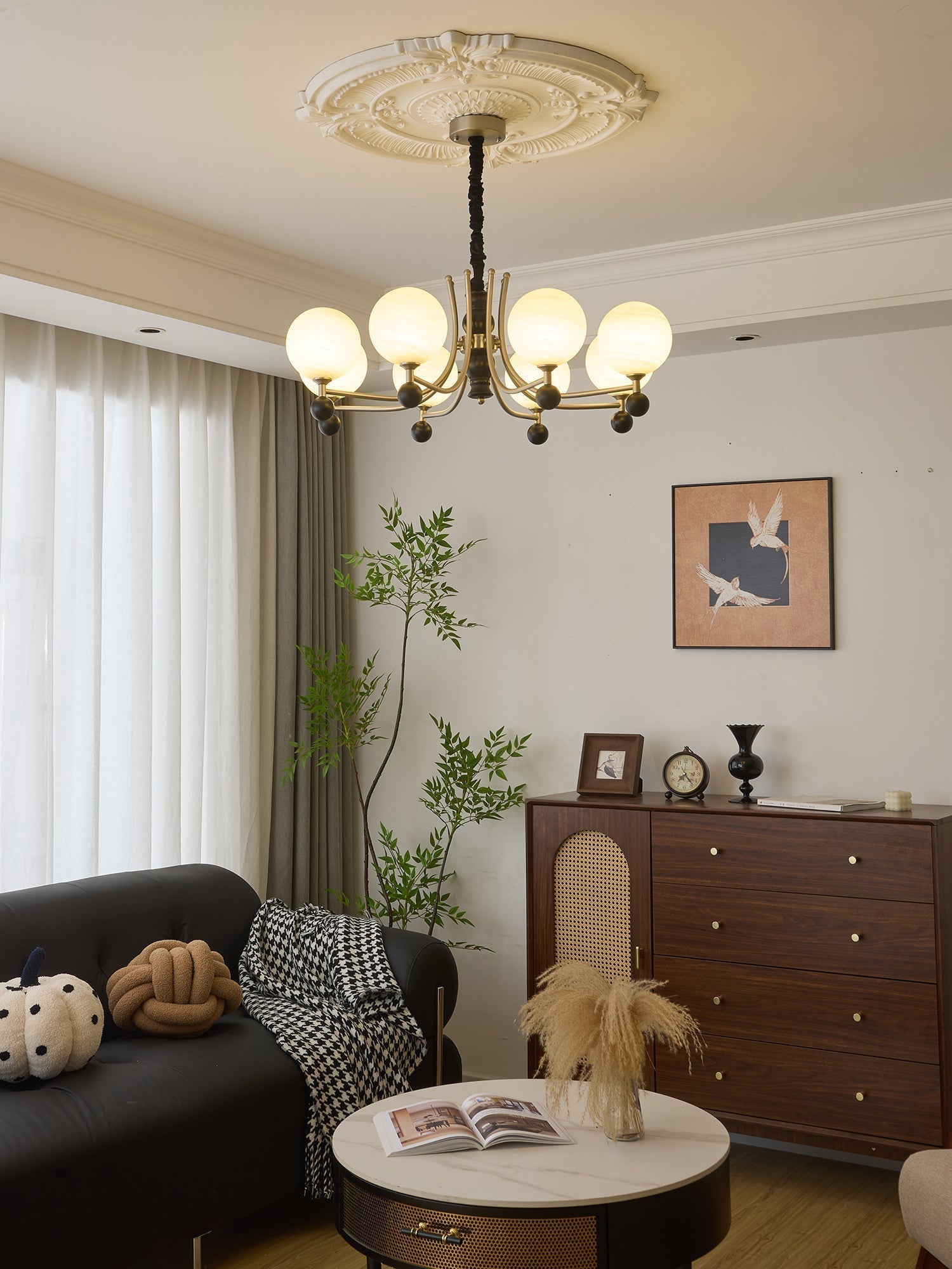 Serenus Traditioneller Kugel-Holz-Kronleuchter-Letslighting