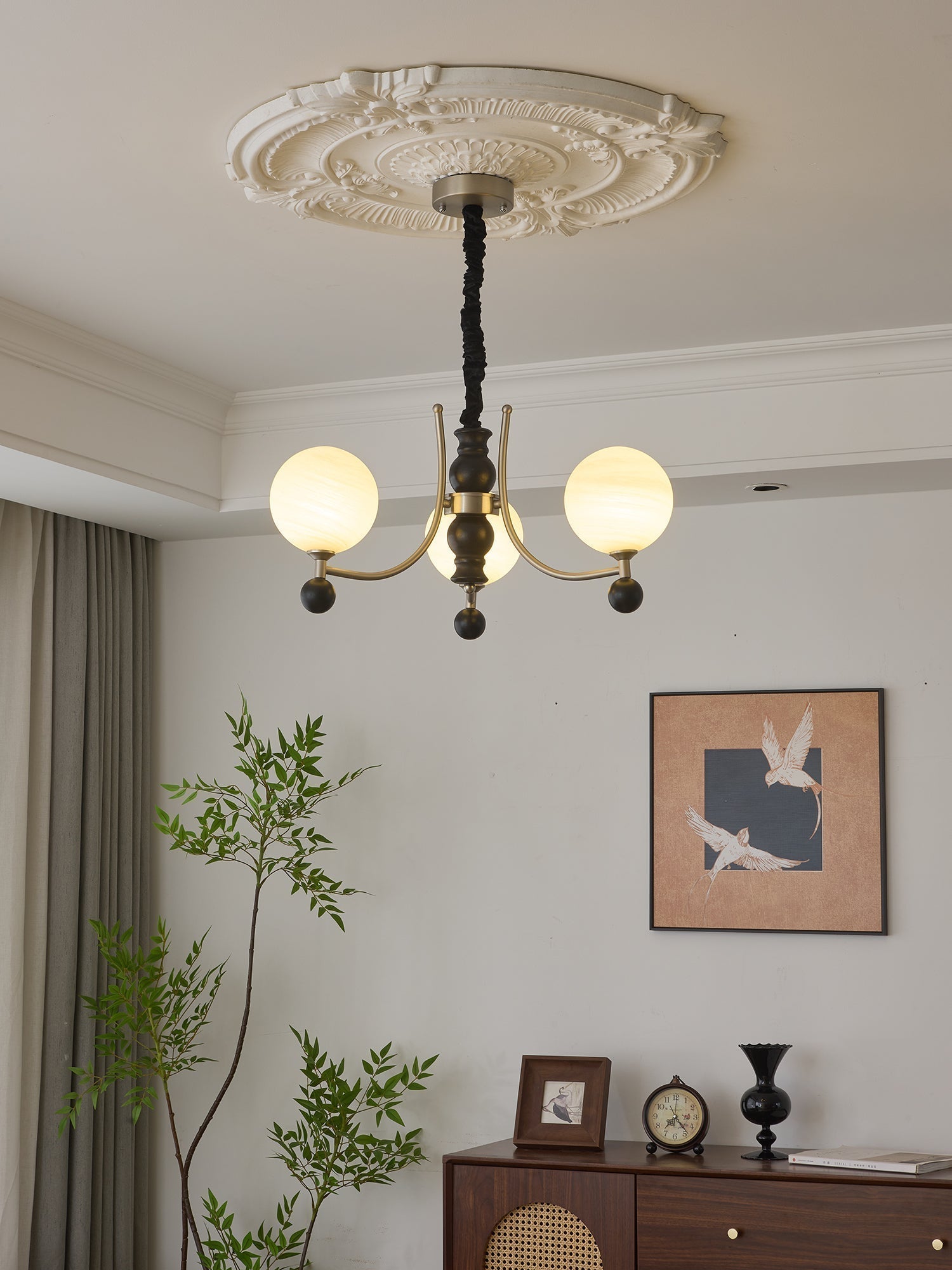 Serenus Traditioneller Kugel-Holz-Kronleuchter-Letslighting