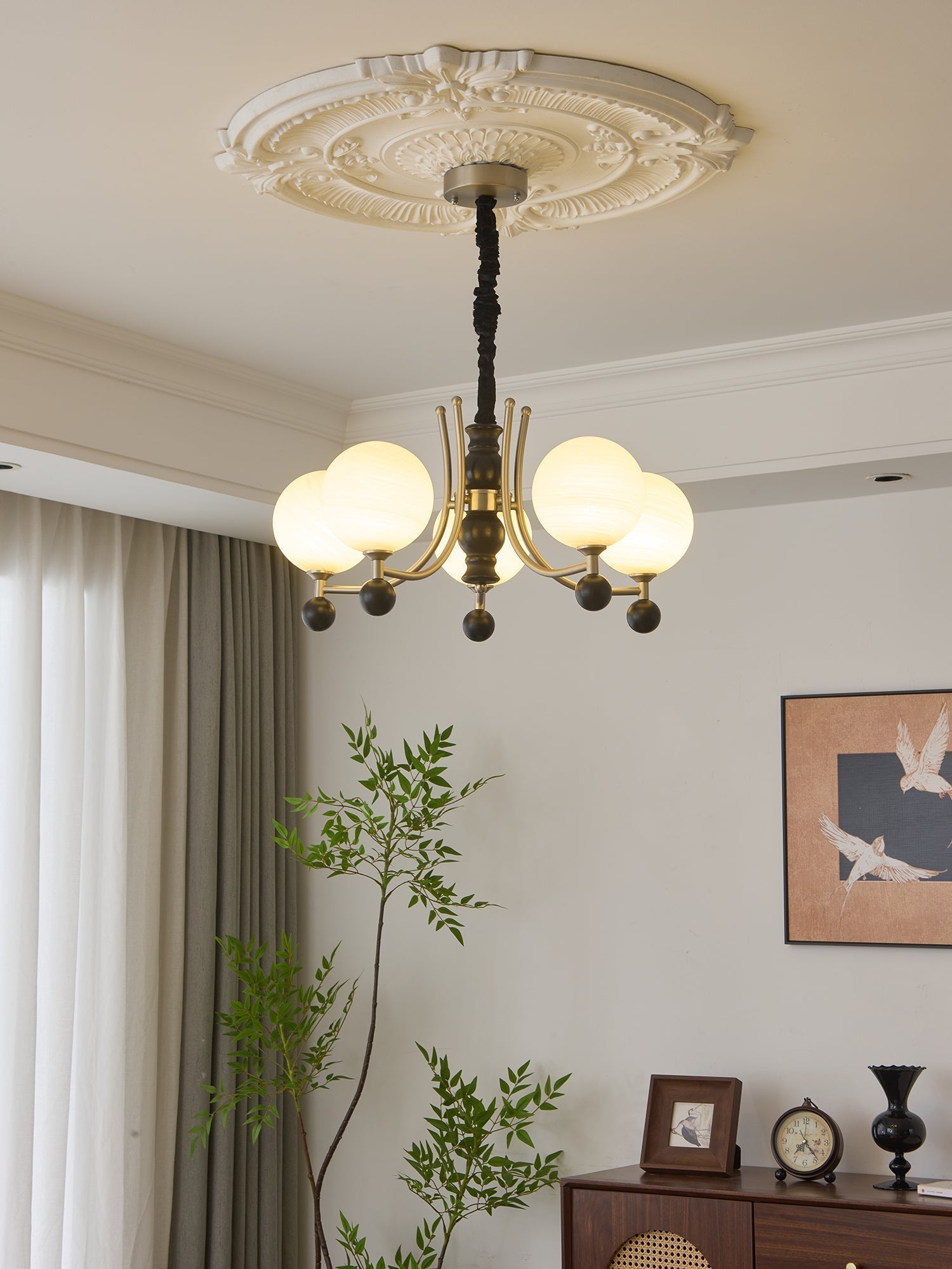 Serenus Traditioneller Kugel-Holz-Kronleuchter-Letslighting