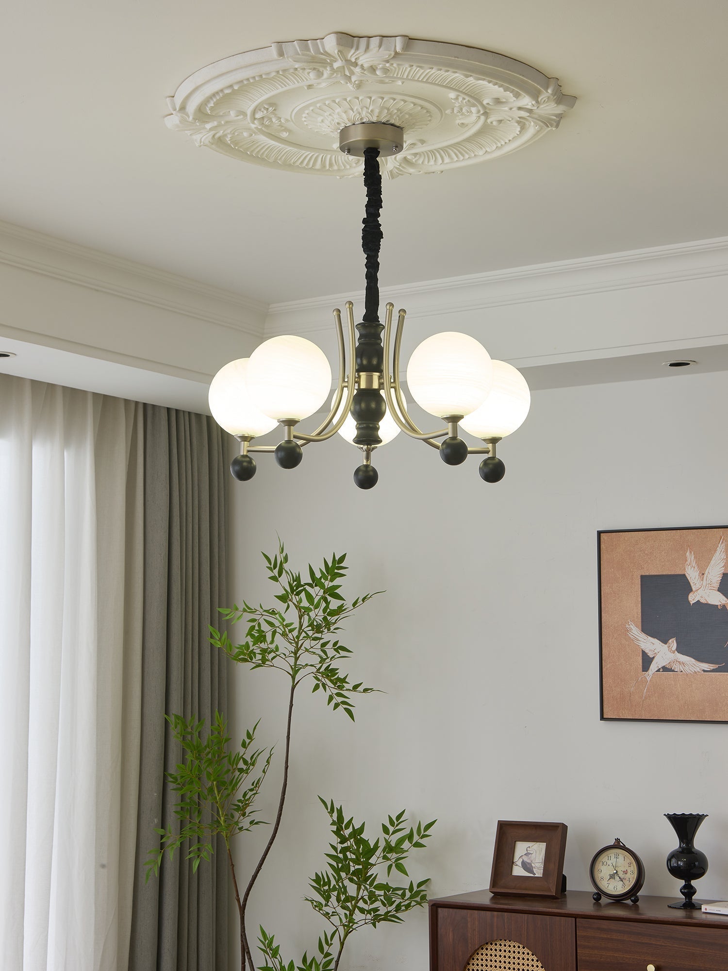 Serenus Traditioneller Kugel-Holz-Kronleuchter-Letslighting