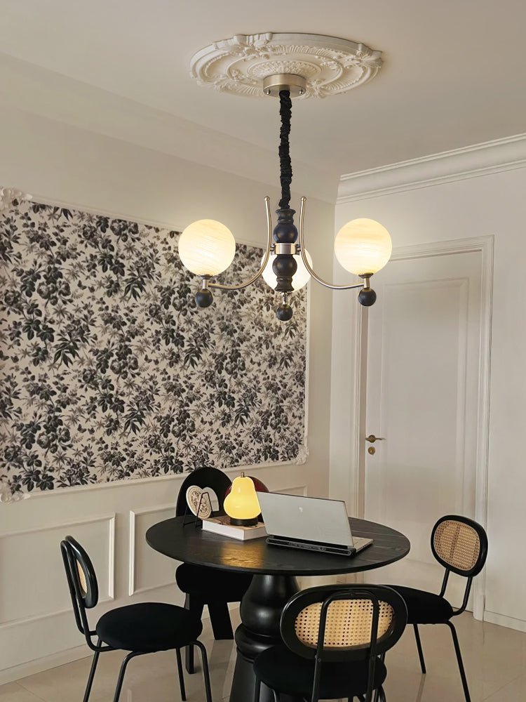 Serenus Traditioneller Kugel-Holz-Kronleuchter-Letslighting