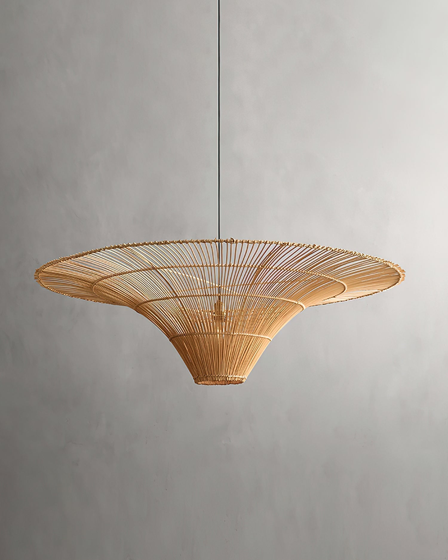 Juvia Pendelleuchte Rattan Natur Handgeflochten Breiter Schirm-Letslighting