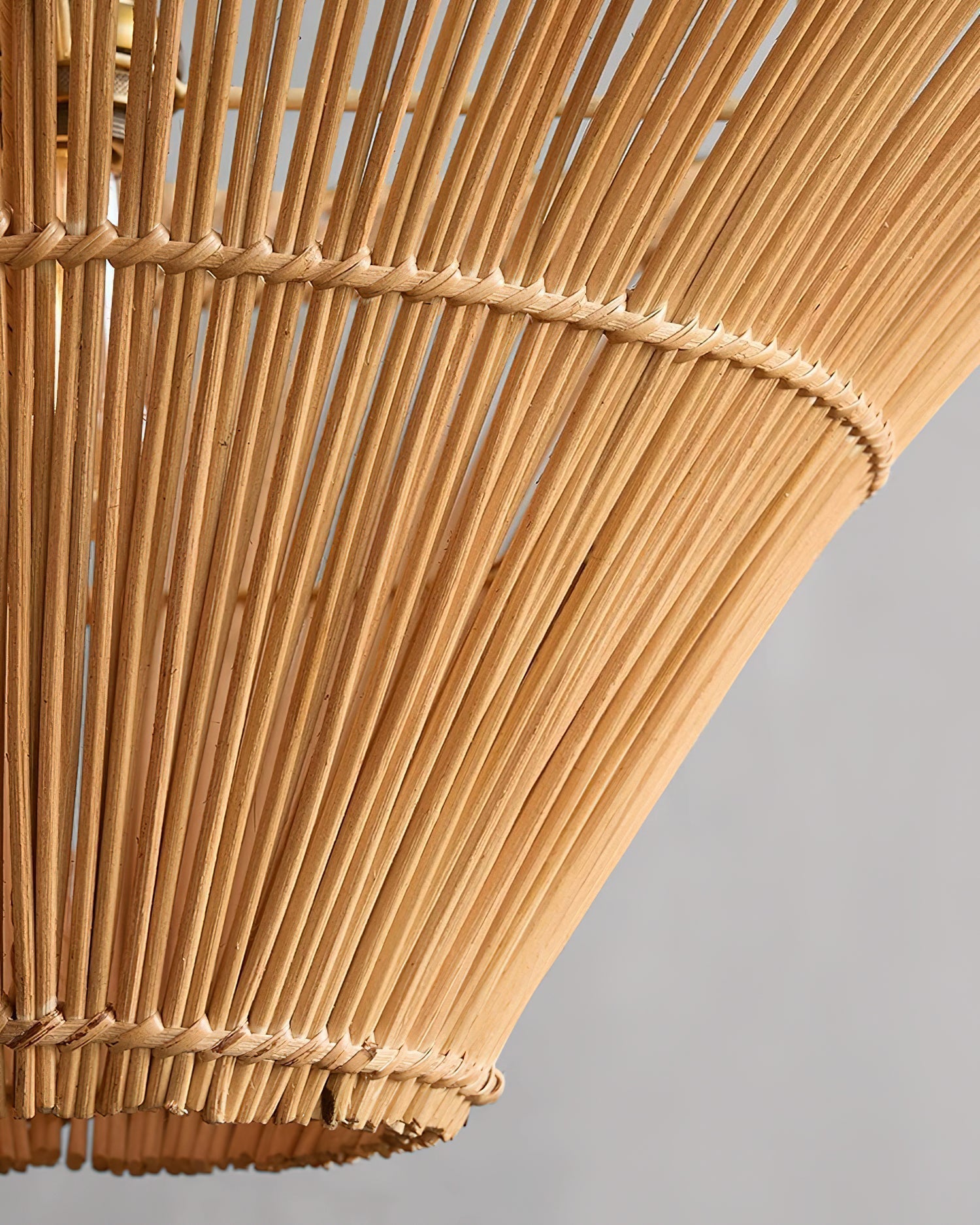 Juvia Pendelleuchte Rattan Natur Handgeflochten Breiter Schirm-Letslighting