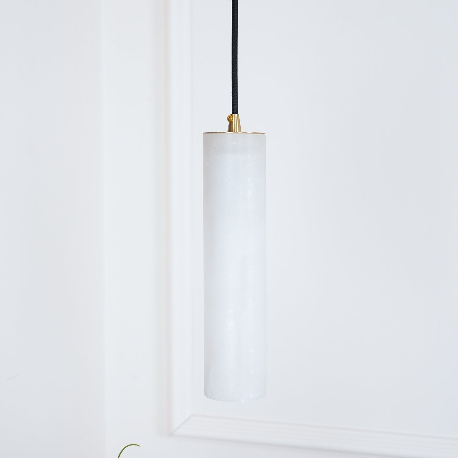 Nyxara Cluster Alabaster Pendant Light Staircase - Neutralighting