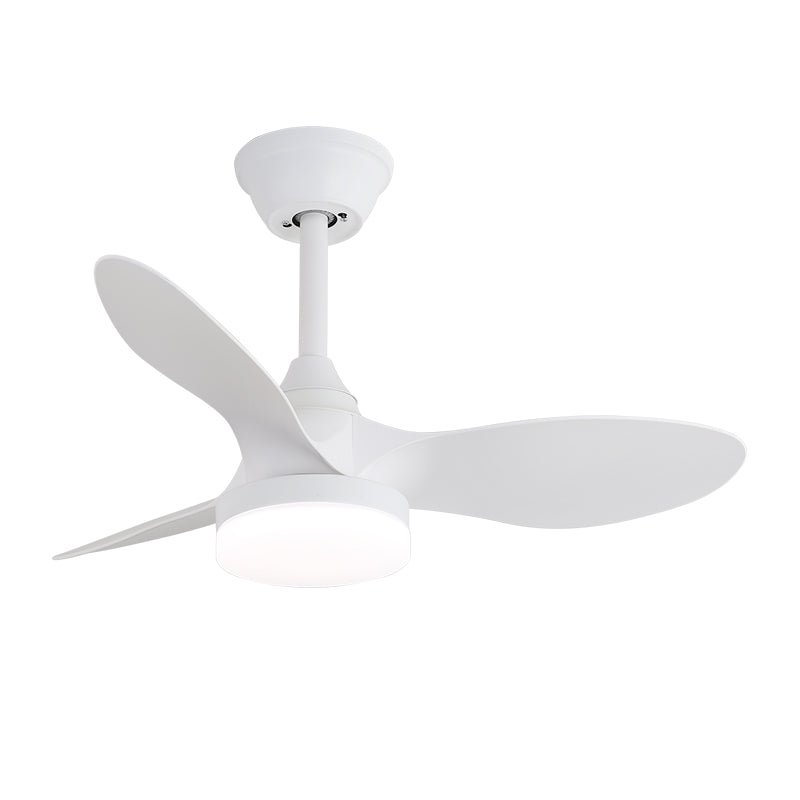 Arden Minimalistischer Deckenventilator mit Licht aus schwarzem Holz bei eingeschaltetem Licht