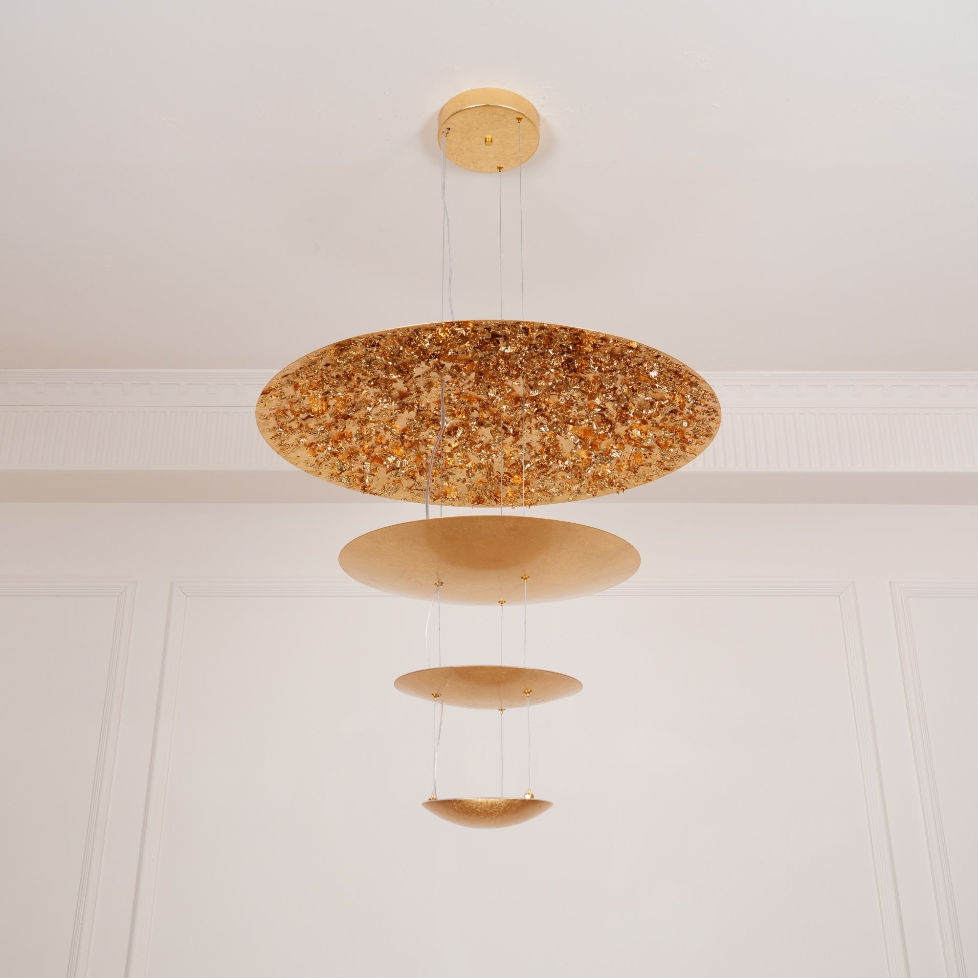Zathaara Mehrlagige Pendelleuchte aus Goldfolie-Letslighting