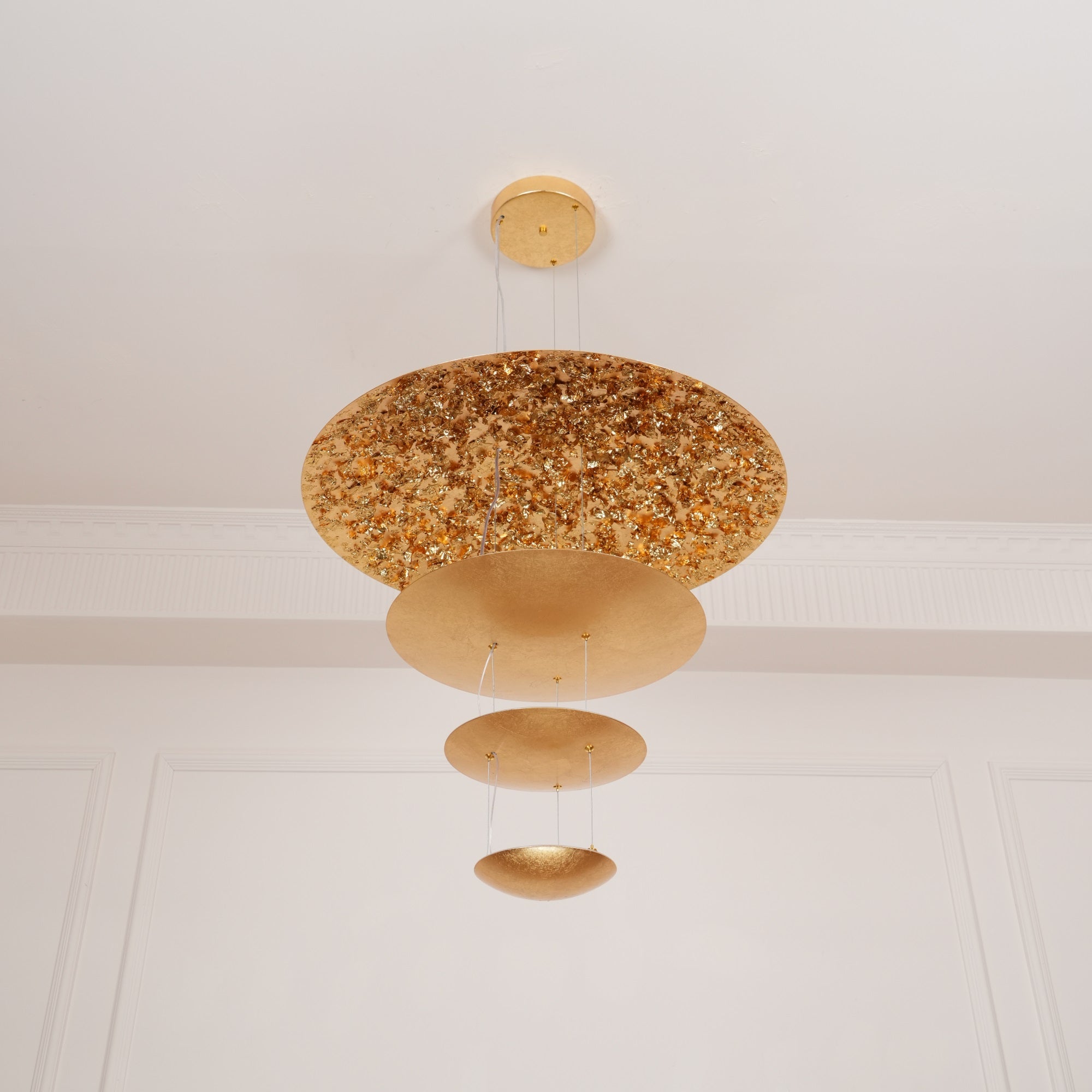Zathaara Mehrlagige Pendelleuchte aus Goldfolie-Letslighting