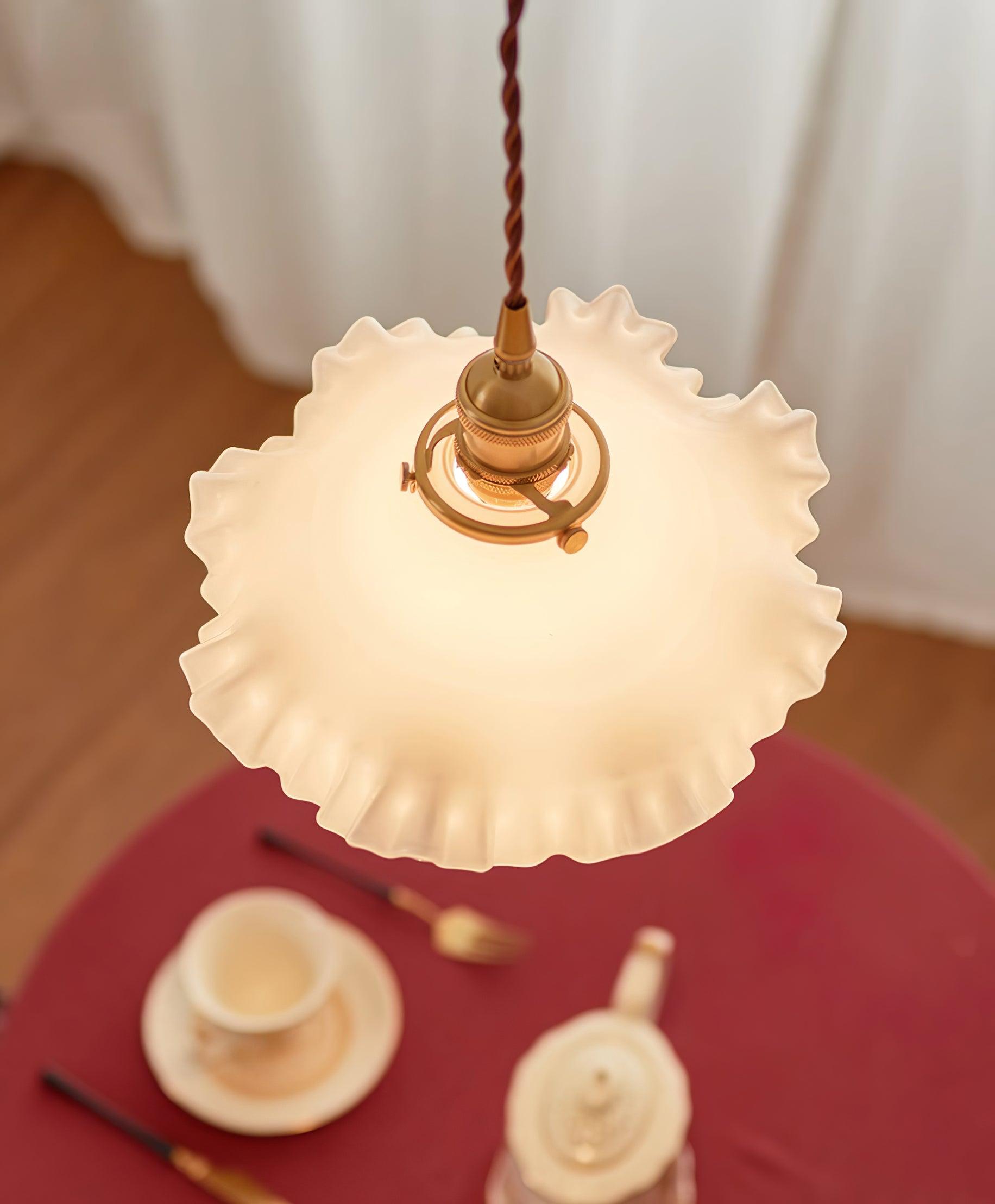 Pendelleuchte Glas Rüschen Schirm Messing Warmer-Letslighting