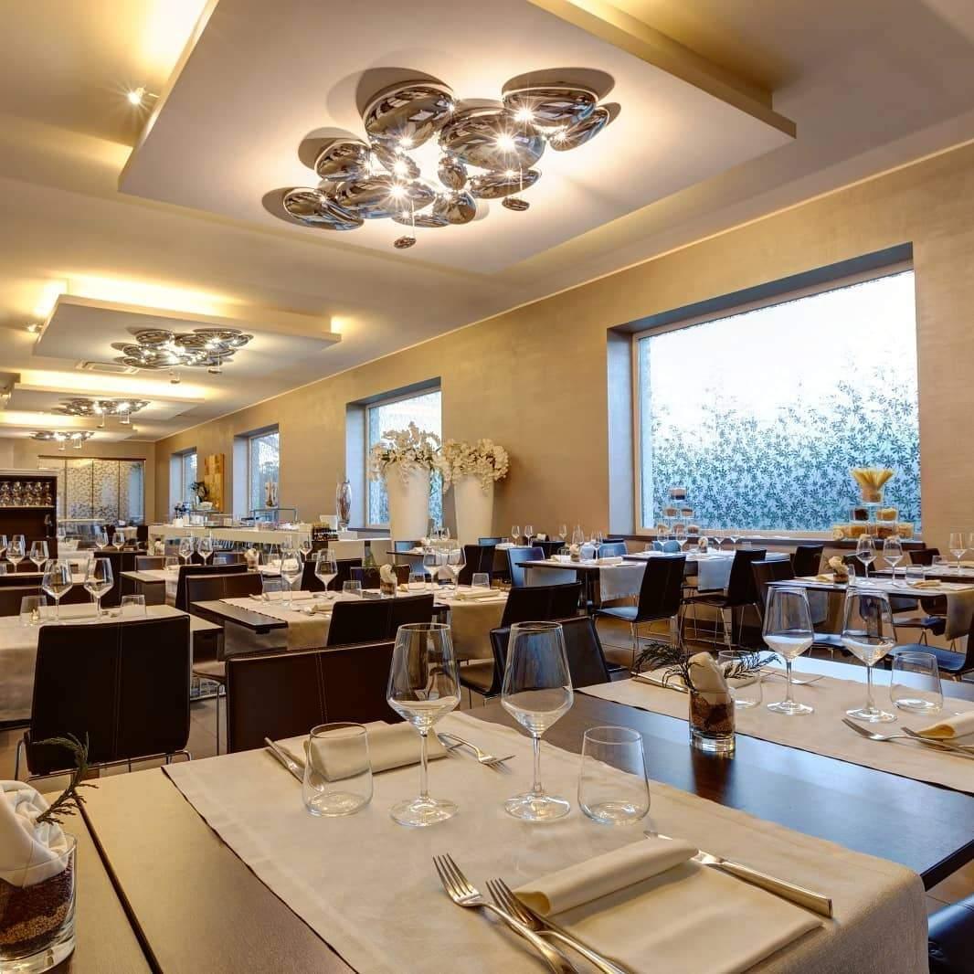 Lava Zeitgenössische Skydro-Deckenleuchte in Rauchgrau