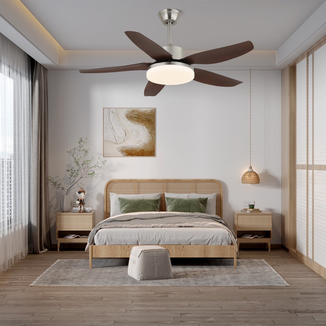 Nahaufnahme der Eland Deckenventilatorleuchte mit Nussbaumholzflügeln