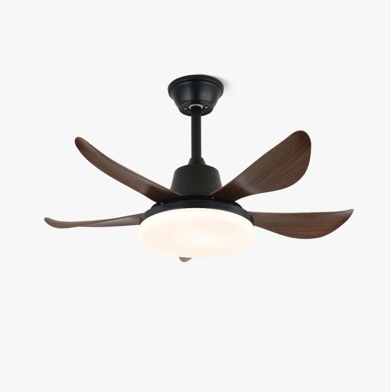 Callen Moderner Deckenventilator mit Holzdesign in einem Wohnzimmer