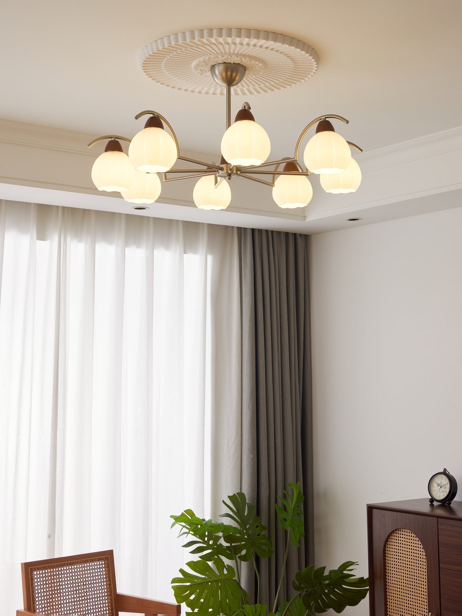 Ilaeiel Traditionelle Eleganz Blüte Holz Glas Kronleuchter-Letslighting