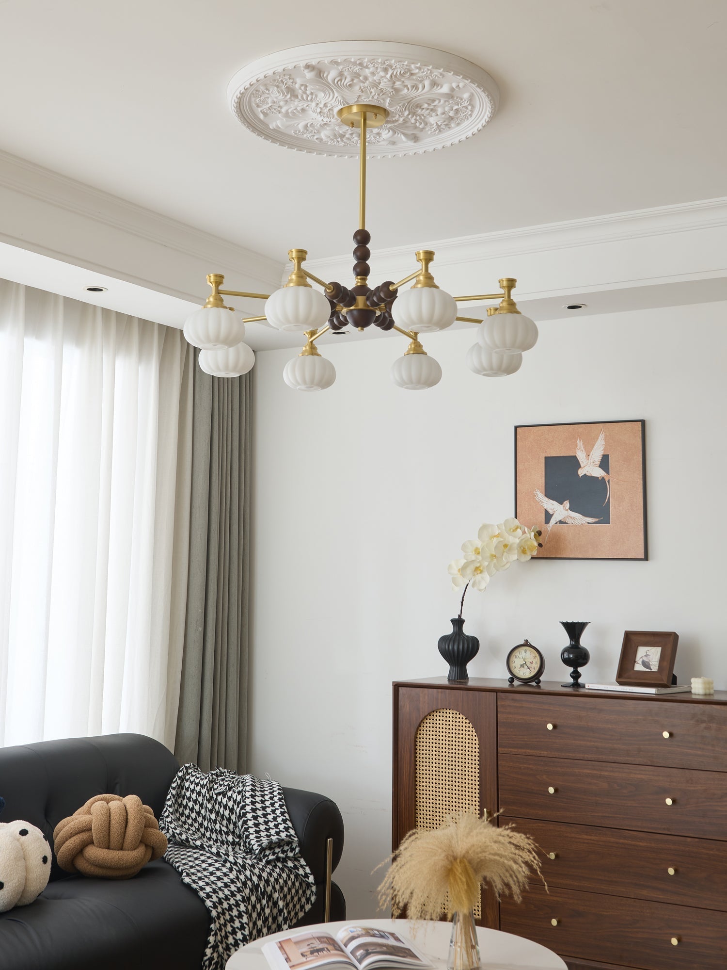 Avdorira Eleganter Vintage-Kronleuchter aus Messing und Holz-Letslighting