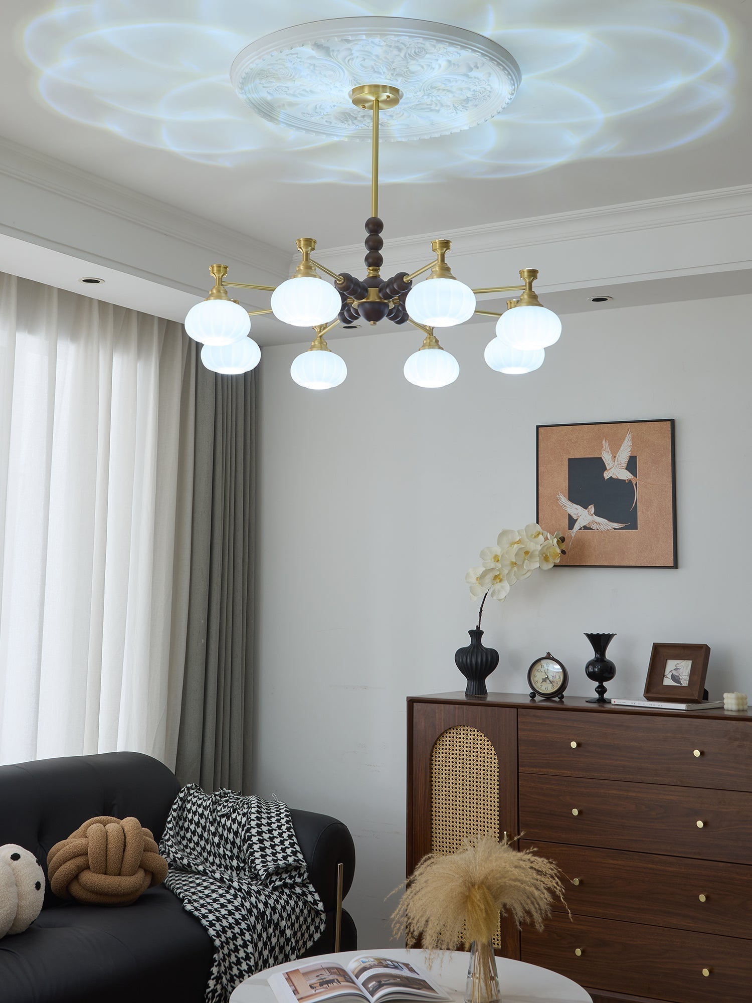 Avdorira Eleganter Vintage-Kronleuchter aus Messing und Holz-Letslighting