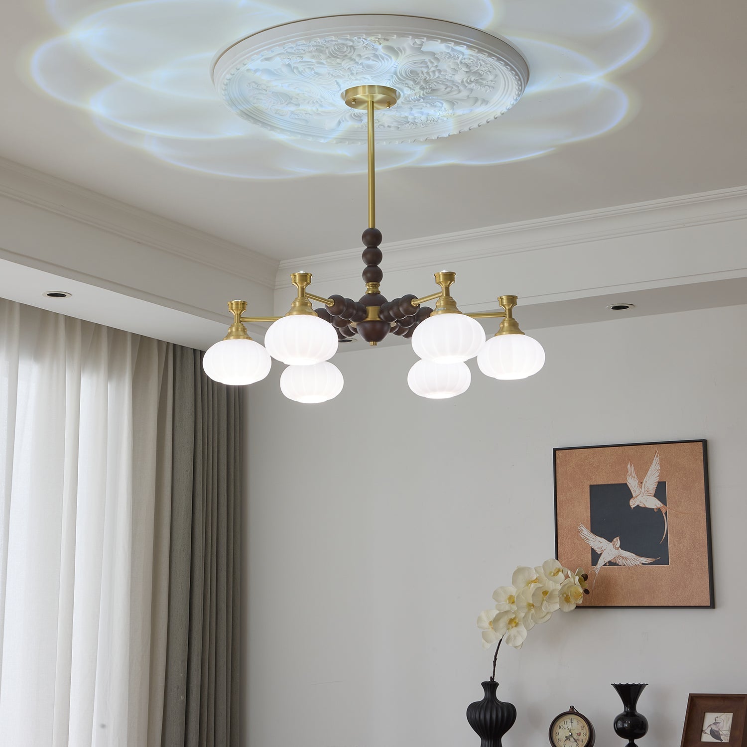 Avdorira Eleganter Vintage-Kronleuchter aus Messing und Holz-Letslighting